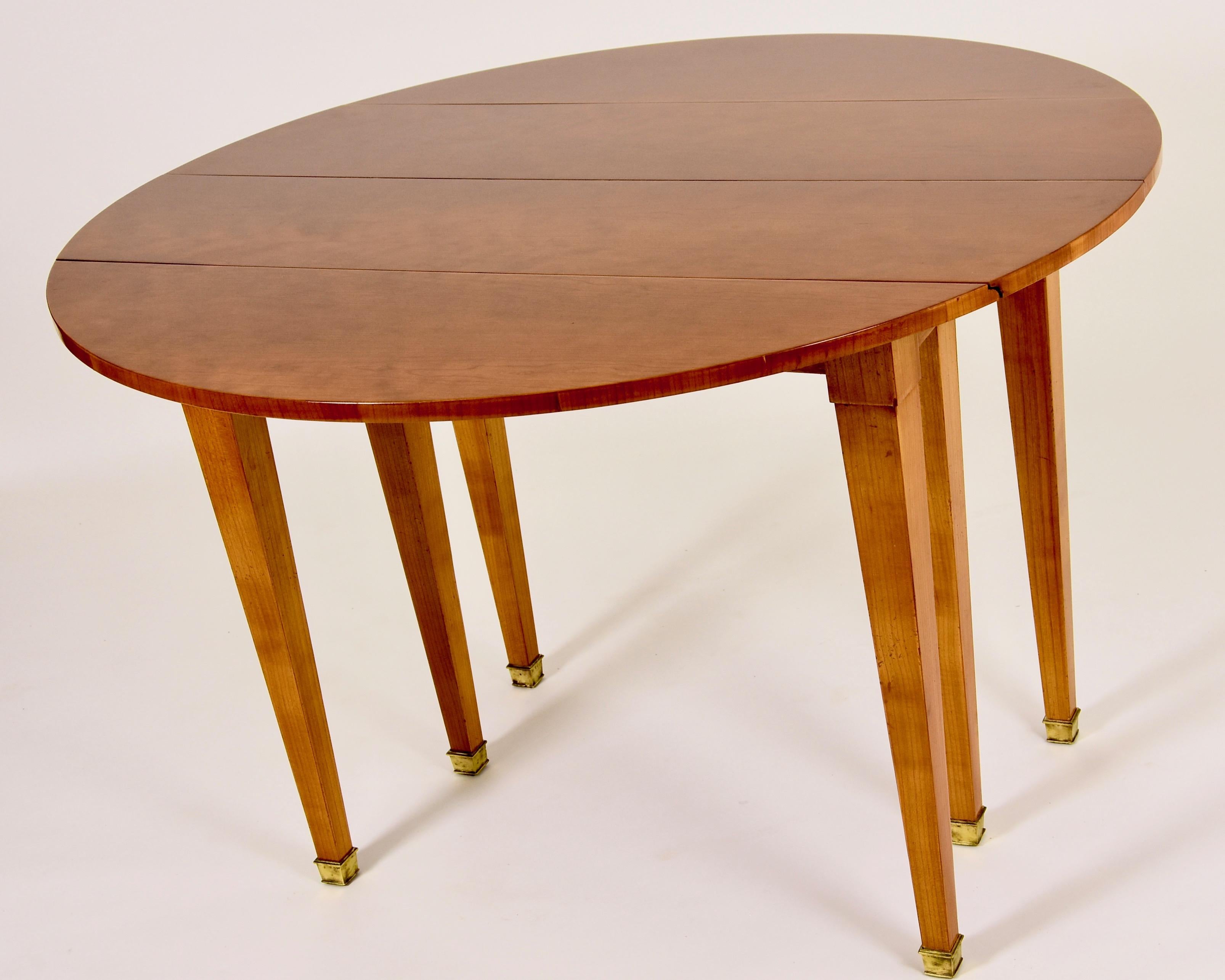  Biedermeier Extending Table Cherry With 4 additional plates up to 12 people  In Good Condition In Berlin, Berlin