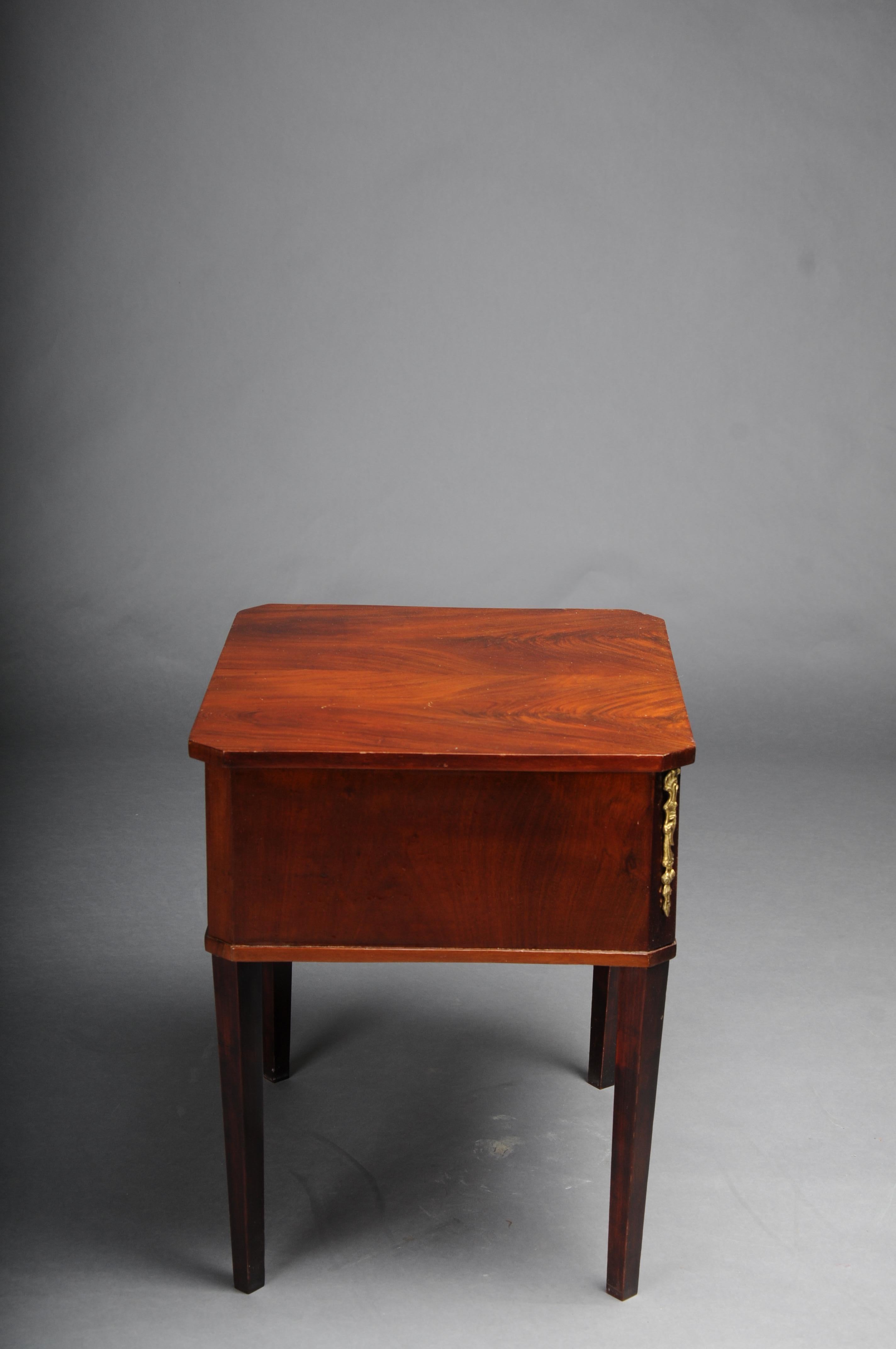 Biedermeier bedside table, circa 1830, mahogany For Sale 3