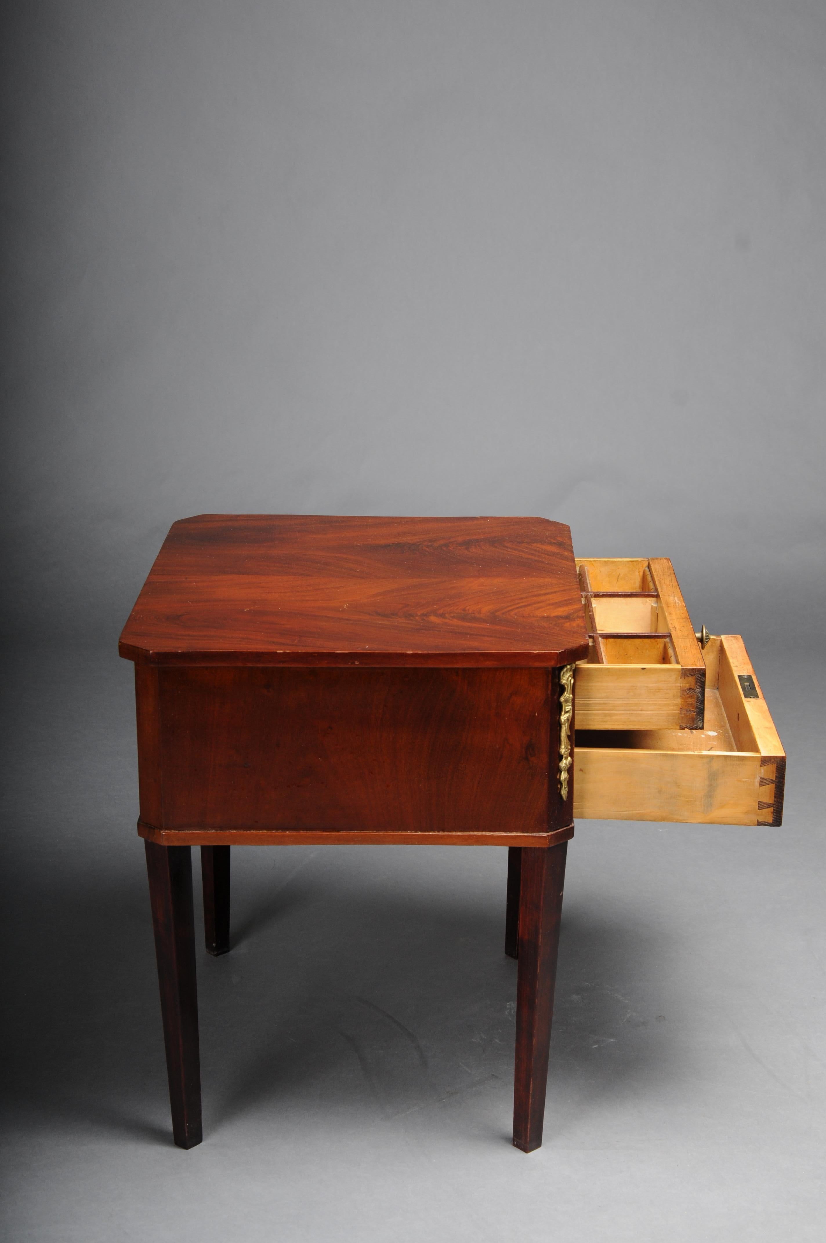 Biedermeier bedside table, circa 1830, mahogany For Sale 4