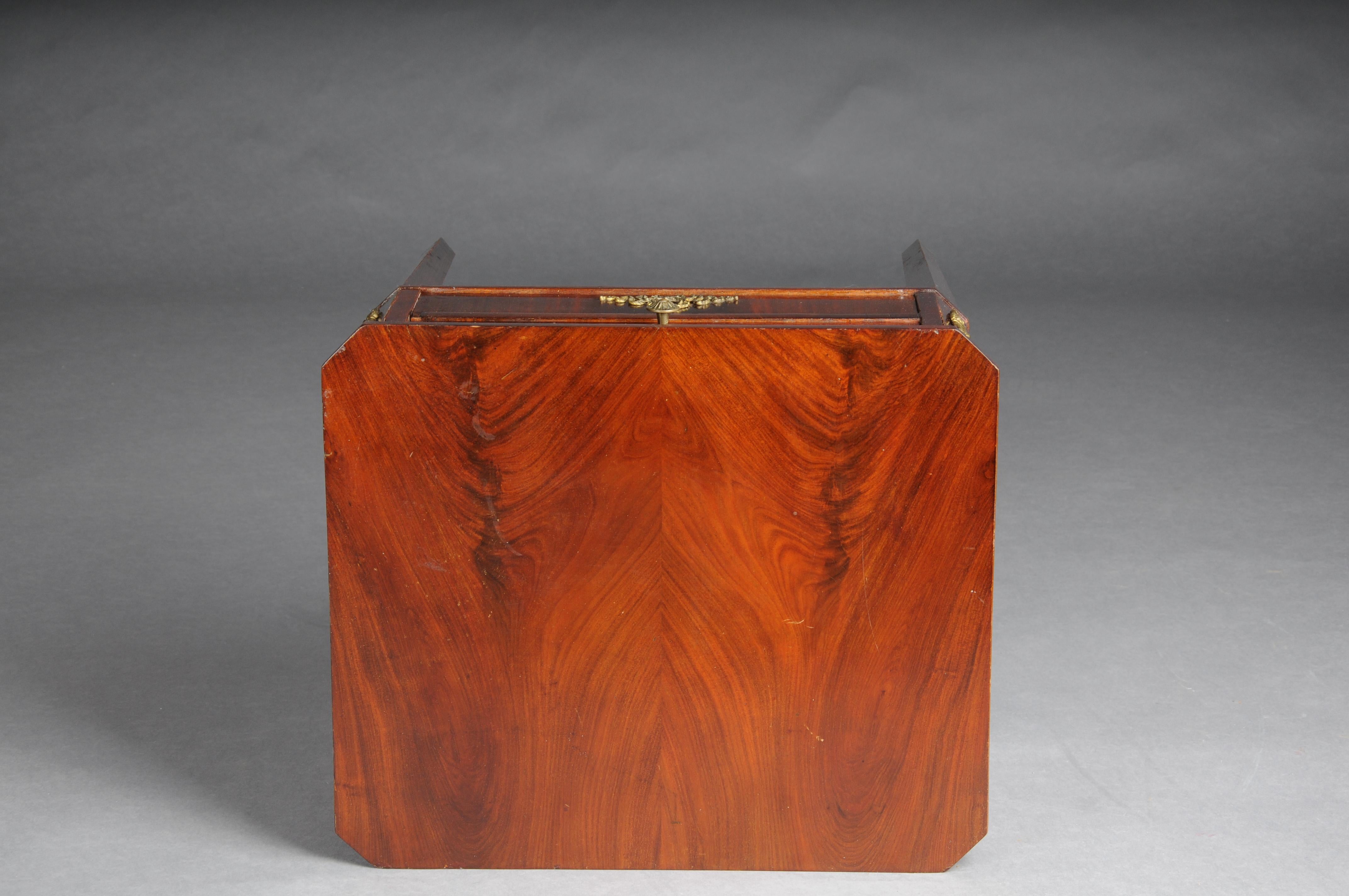 Biedermeier bedside table, circa 1830, mahogany For Sale 5