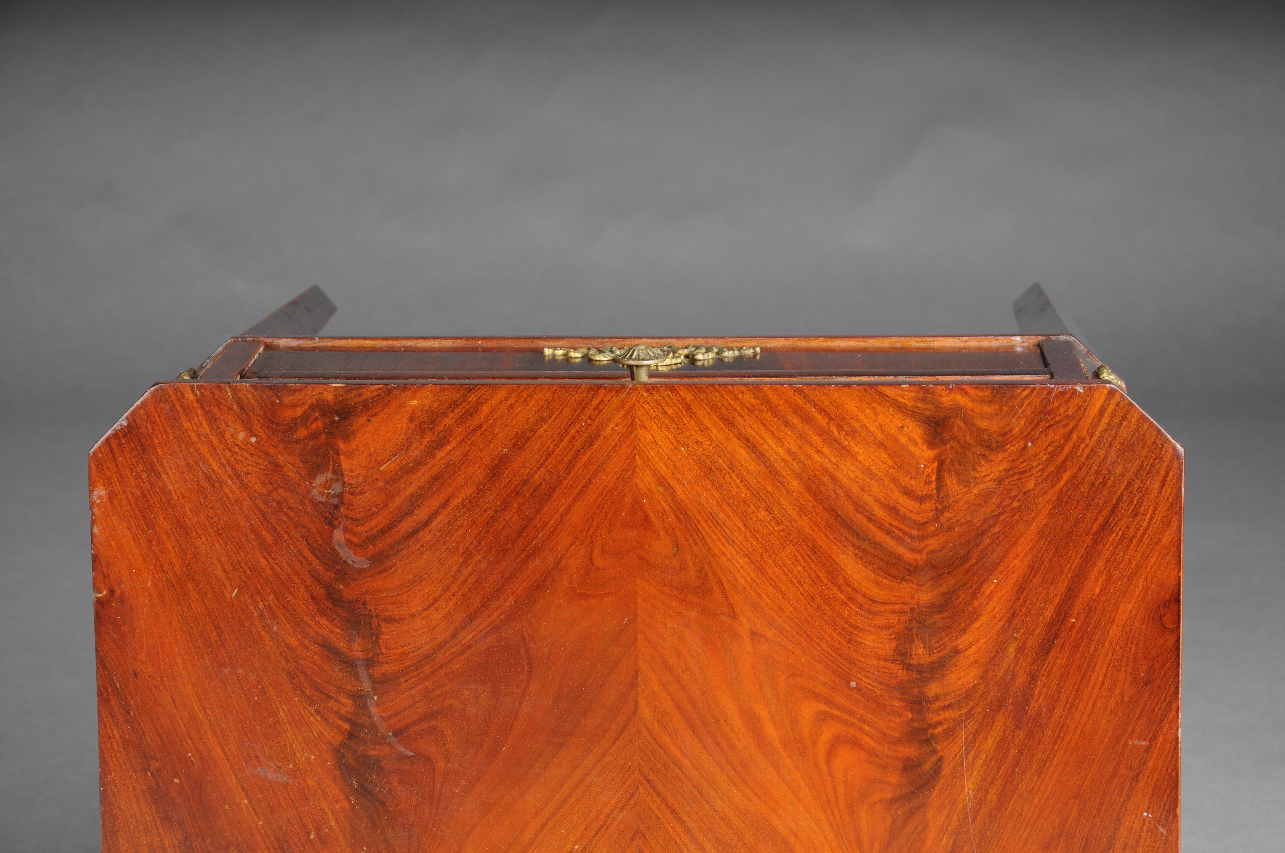 Biedermeier bedside table, circa 1830, mahogany For Sale 6