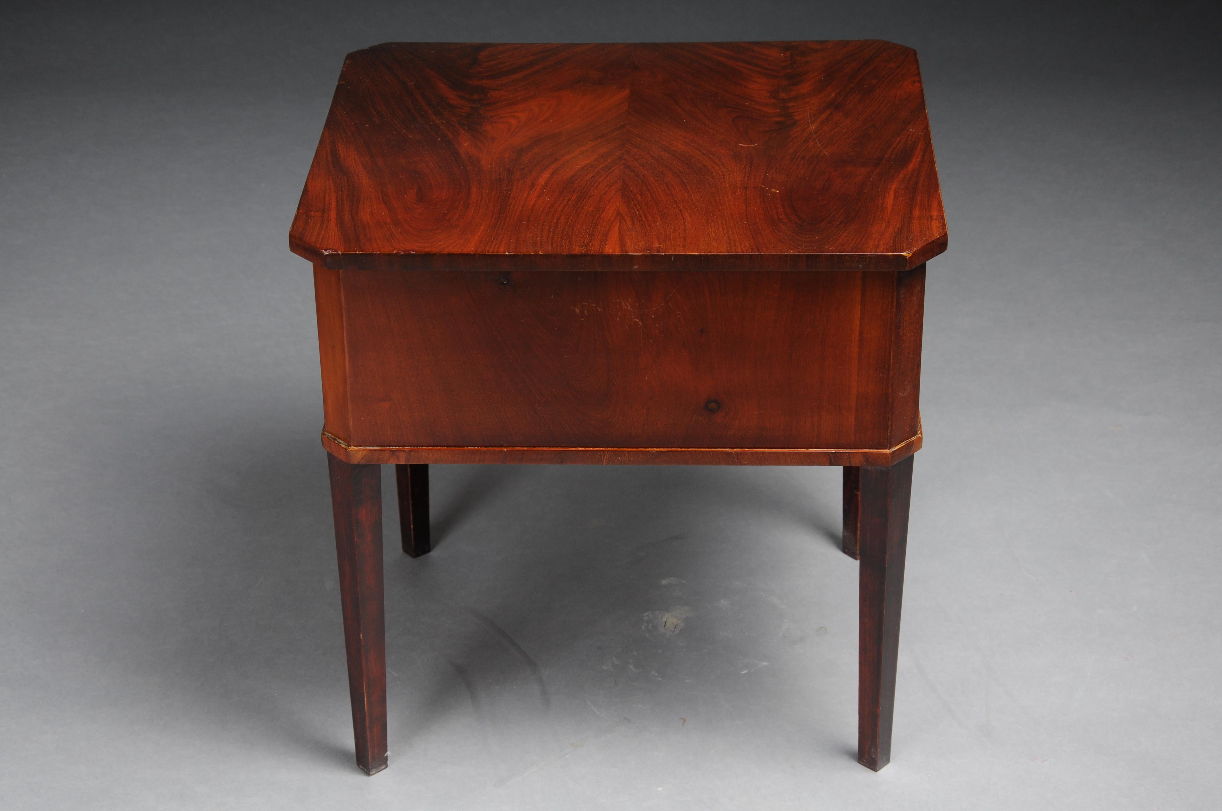 Biedermeier bedside table, circa 1830, mahogany For Sale 2