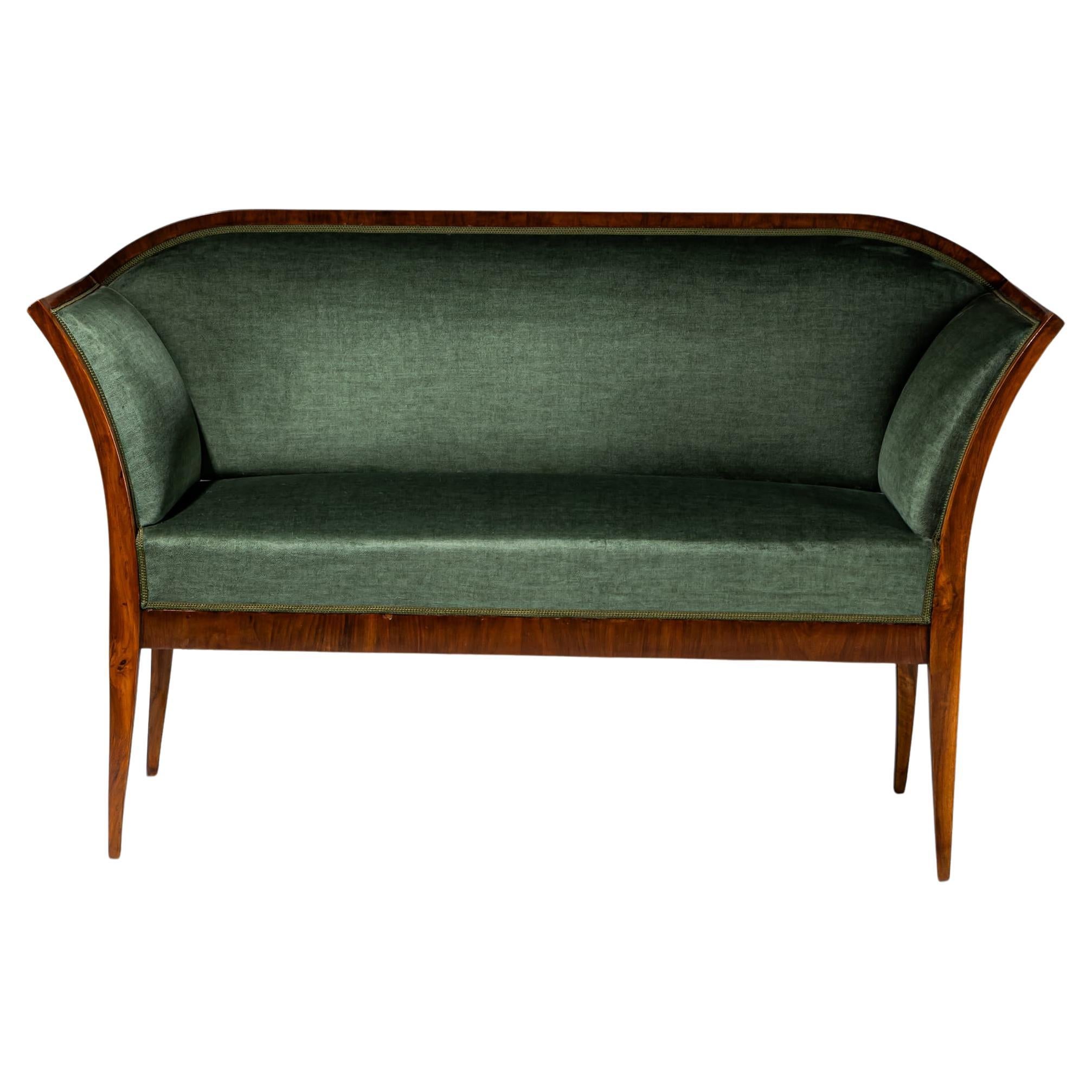 Biedermeier Bench in Walnut, circa 1820 en vente