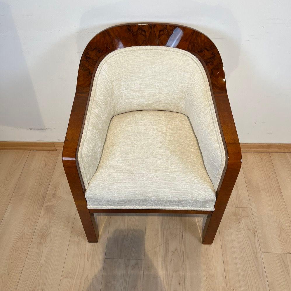 Poli Chaise Biedermeier Bergere, noyer, velours crème, Autriche, vers 1840 en vente