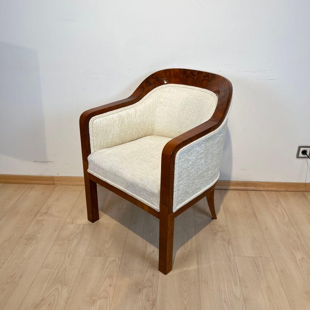 Biedermeier Bergere Chair, Walnut, Creme Velvet, Austria, circa 1840 In Good Condition For Sale In Regensburg, DE