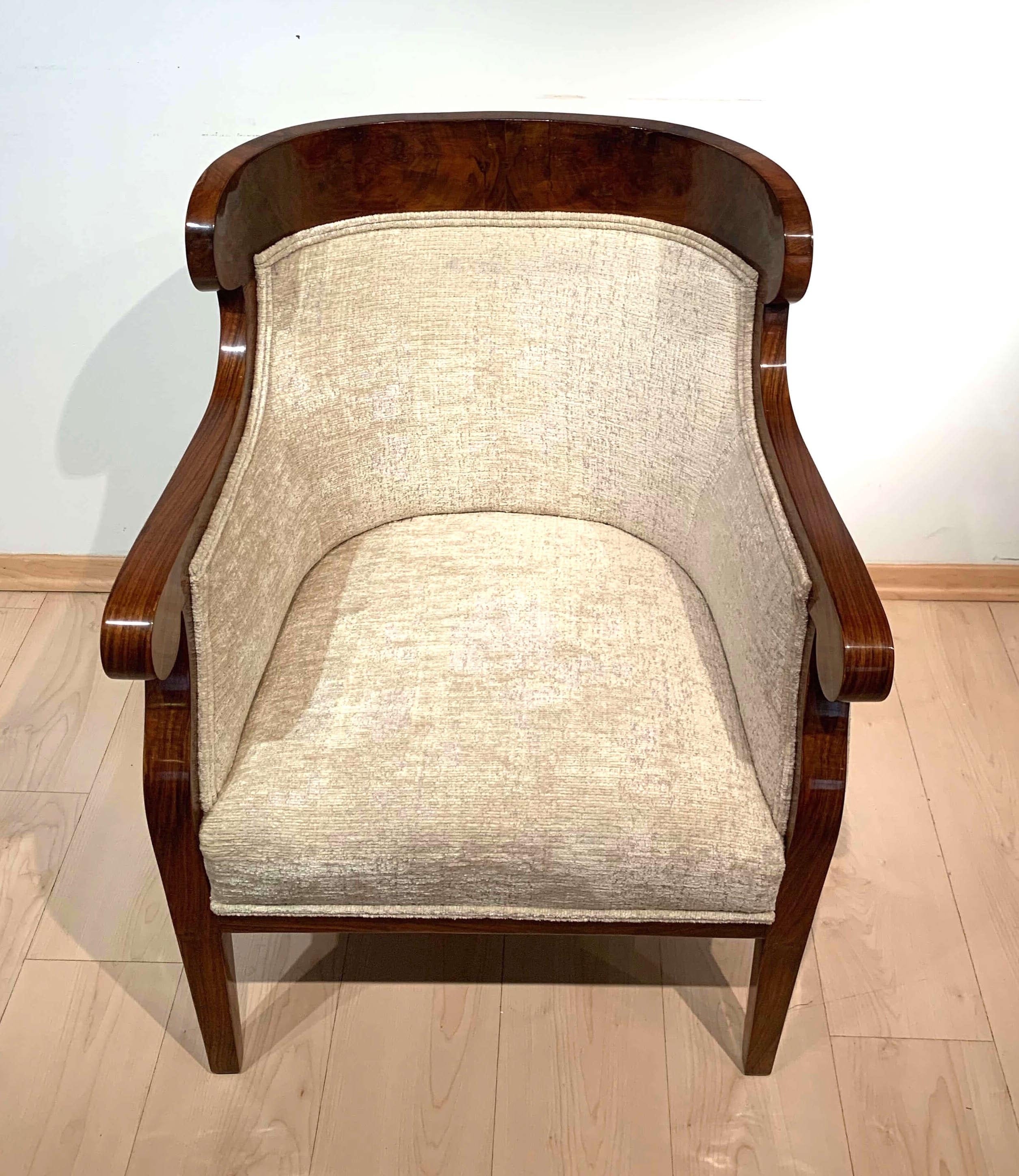 Biedermeier Bergère Chairs, Walnut Veneer, Crème Velvet, Austria, circa 1825 In Excellent Condition In Regensburg, DE