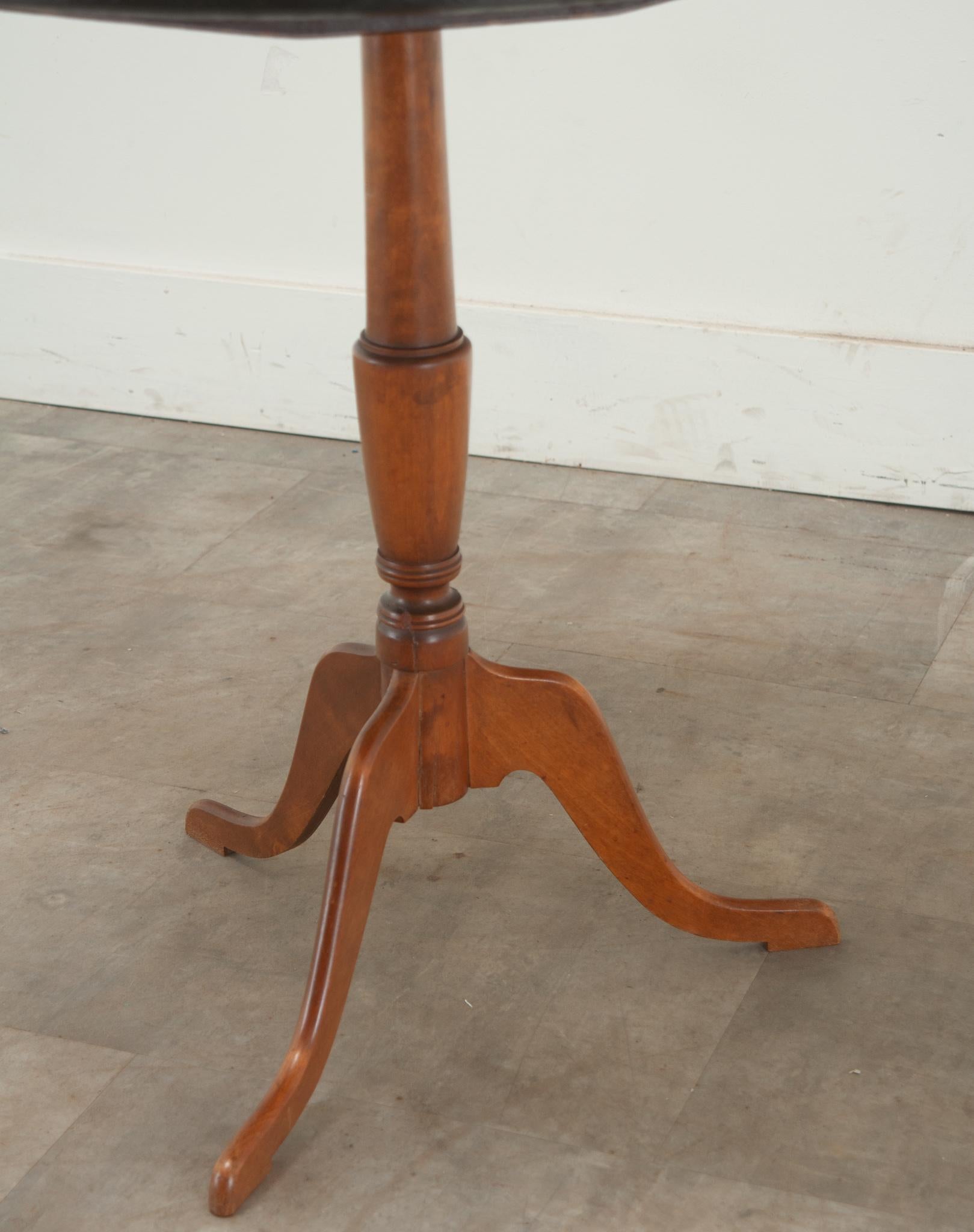 Biedermeier Birch Tilt-Top Table In Good Condition For Sale In Baton Rouge, LA