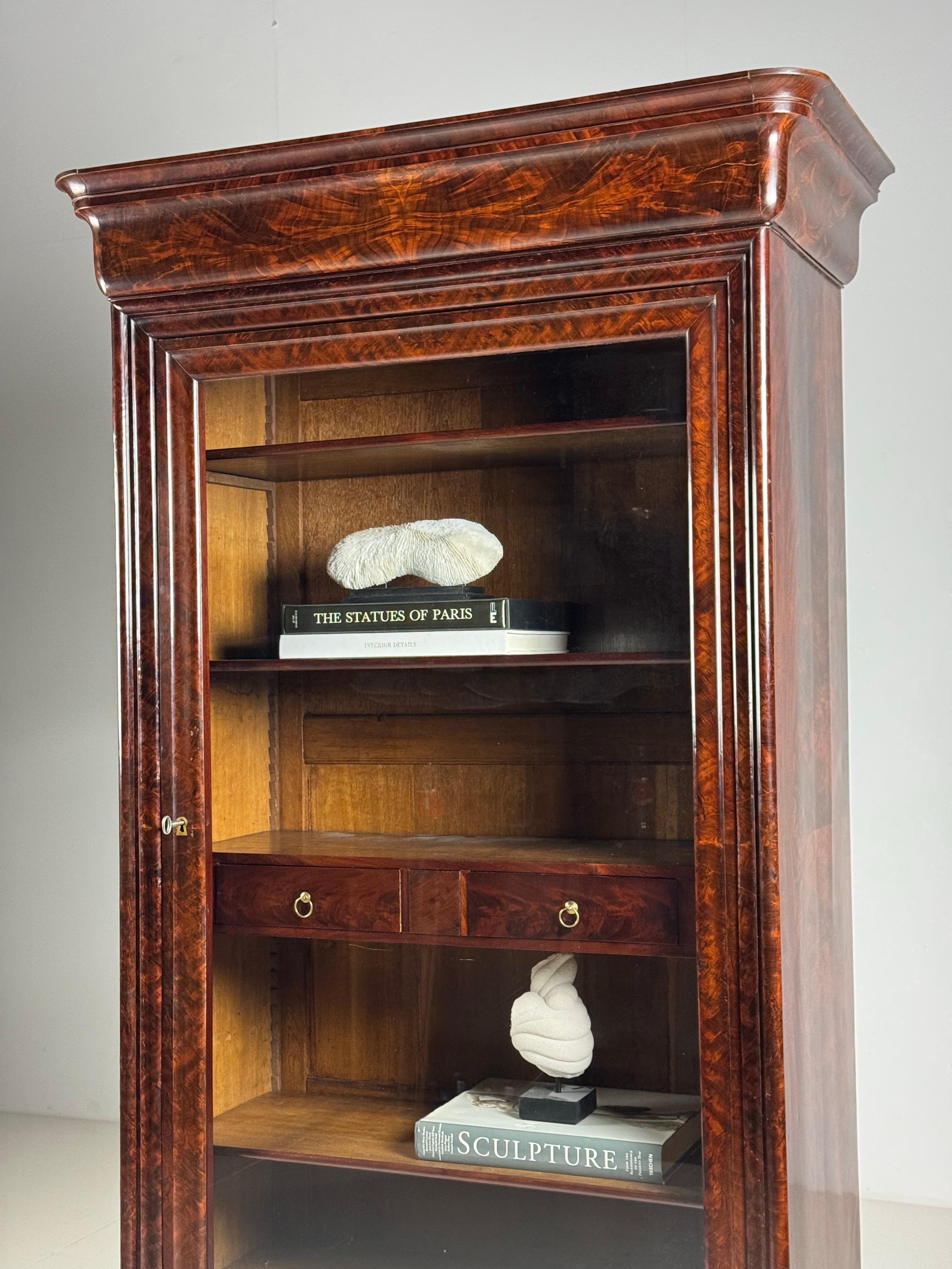 Mogano Libreria Biedermeier del XIX secolo in vendita