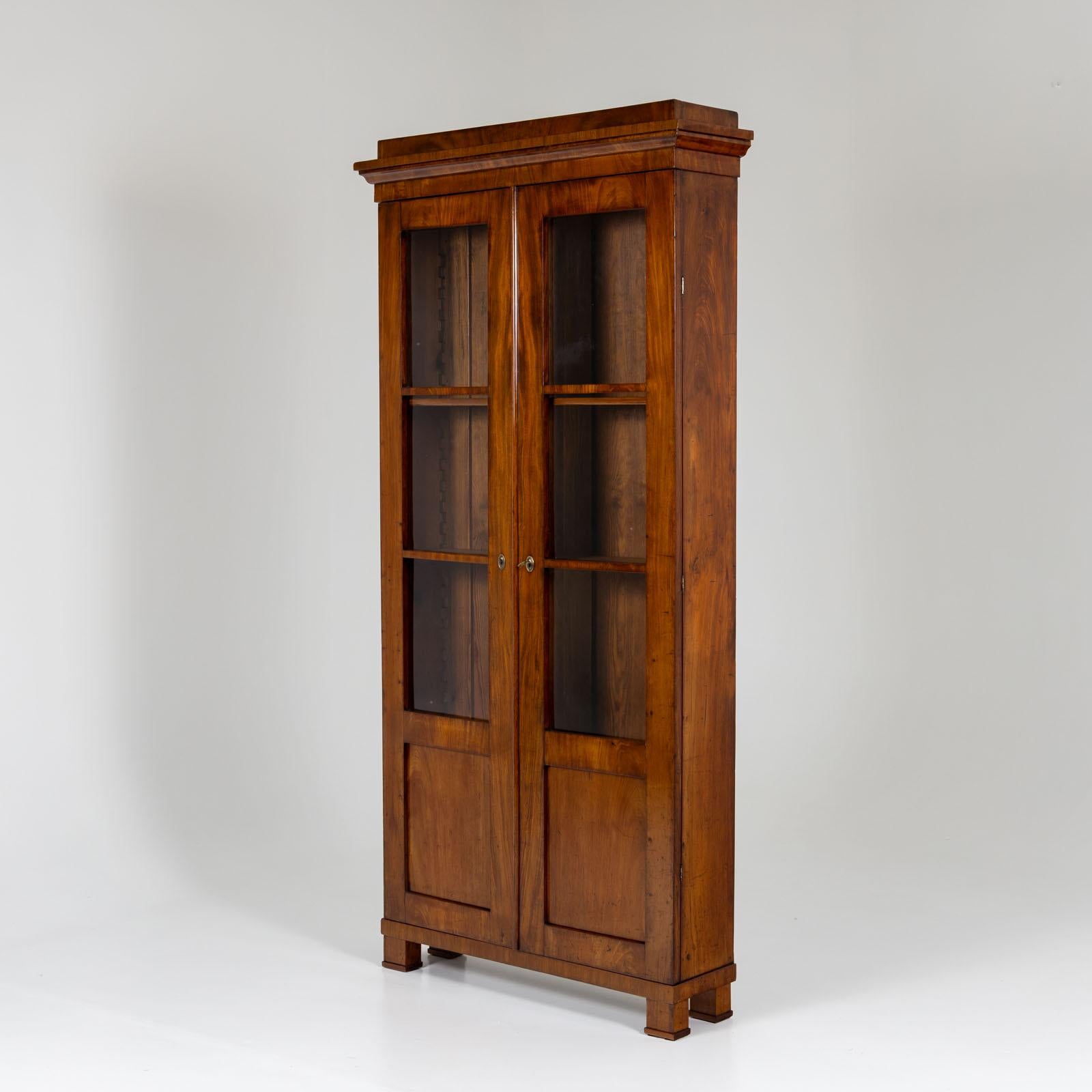 Biedermeier Bookcase, circa 1820 In Good Condition For Sale In Greding, DE