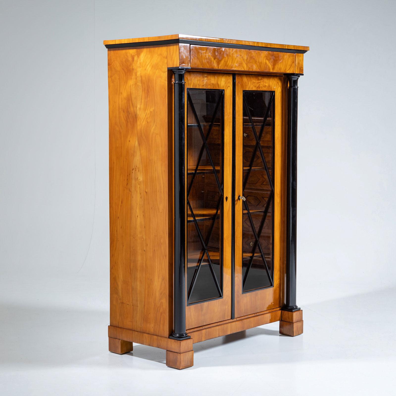 Libreria Biedermeier in legno di ciliegio, XIX secolo In condizioni buone in vendita a Greding, DE