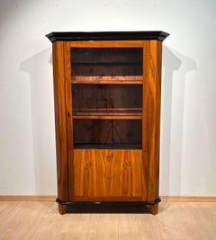 Biedermeier Bookcase, Walnut, Glass, Austria circa 1825