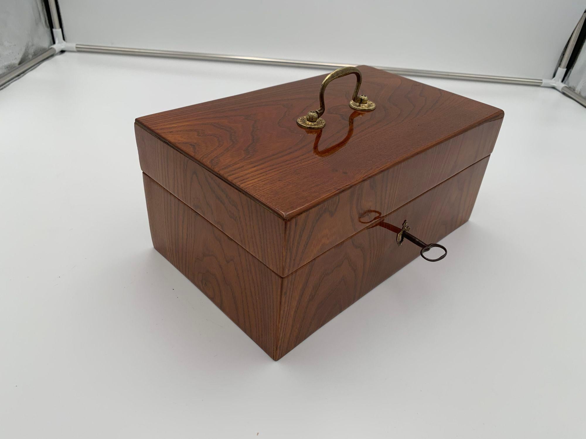 Biedermeier Box, Ash Veneer, South Germany, circa 1830 For Sale 2