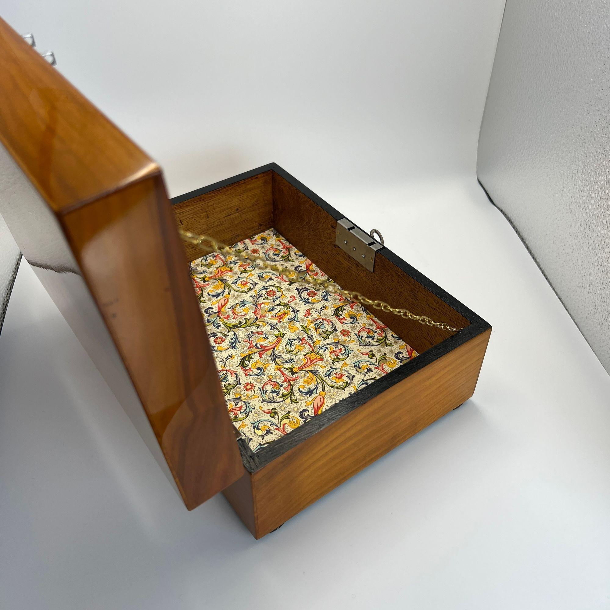 Boîte Biedermeier, placage de cerisier, Allemagne du Sud vers 1820 en vente 7