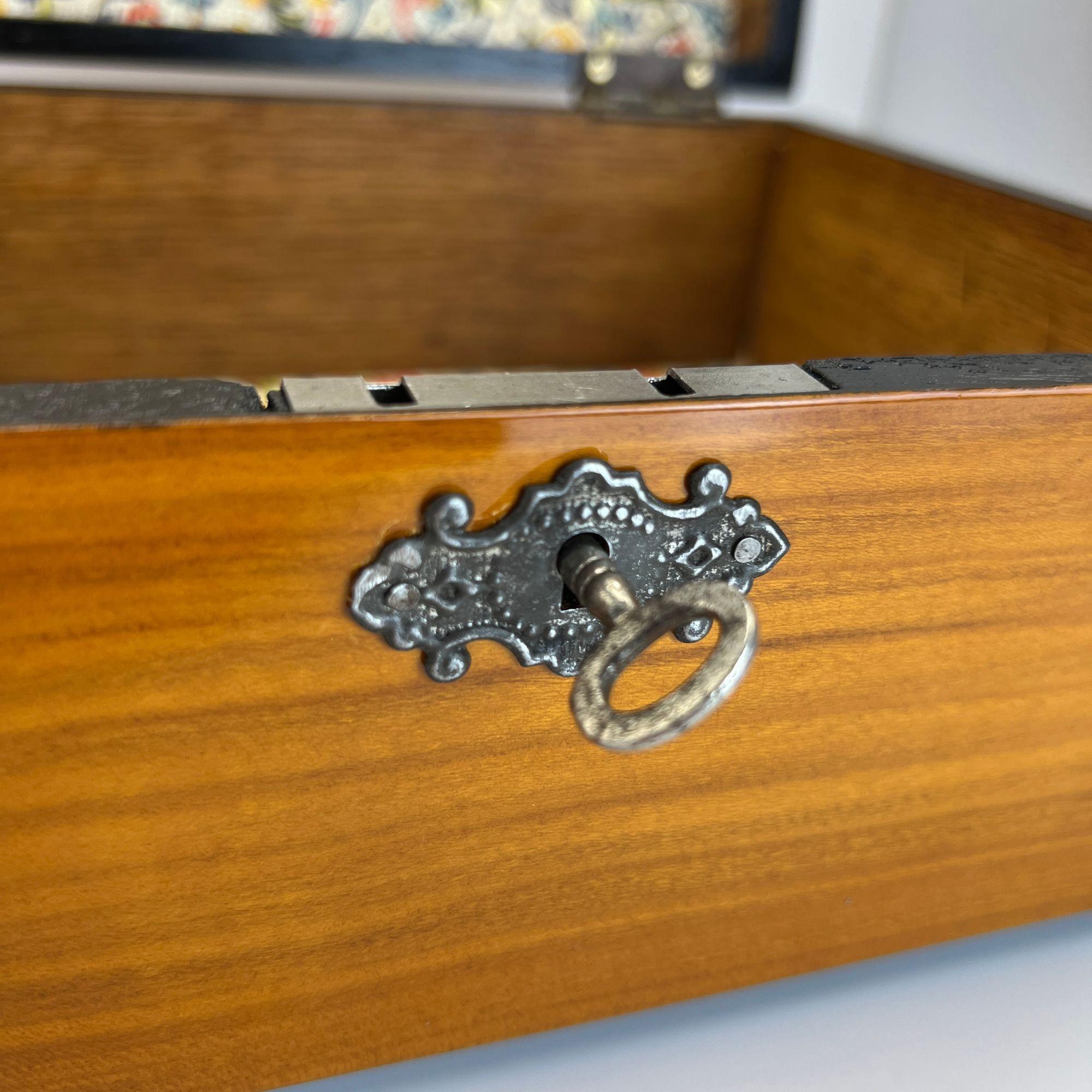 Allemand Boîte Biedermeier, placage de cerisier, Allemagne du Sud vers 1820 en vente