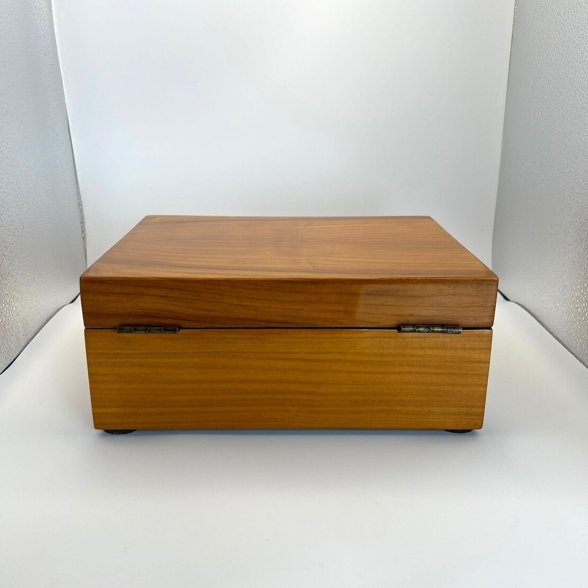 Boîte Biedermeier, placage de cerisier, Allemagne du Sud vers 1820 Bon état - En vente à Regensburg, DE