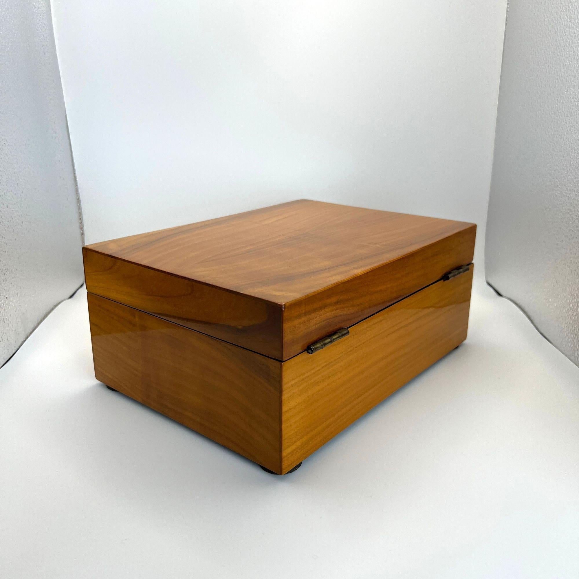 Début du XIXe siècle Boîte Biedermeier, placage de cerisier, Allemagne du Sud vers 1820 en vente