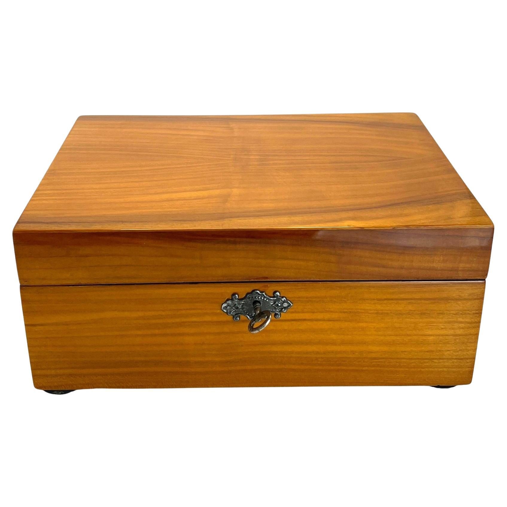 Boîte Biedermeier, placage de cerisier, Allemagne du Sud vers 1820 en vente