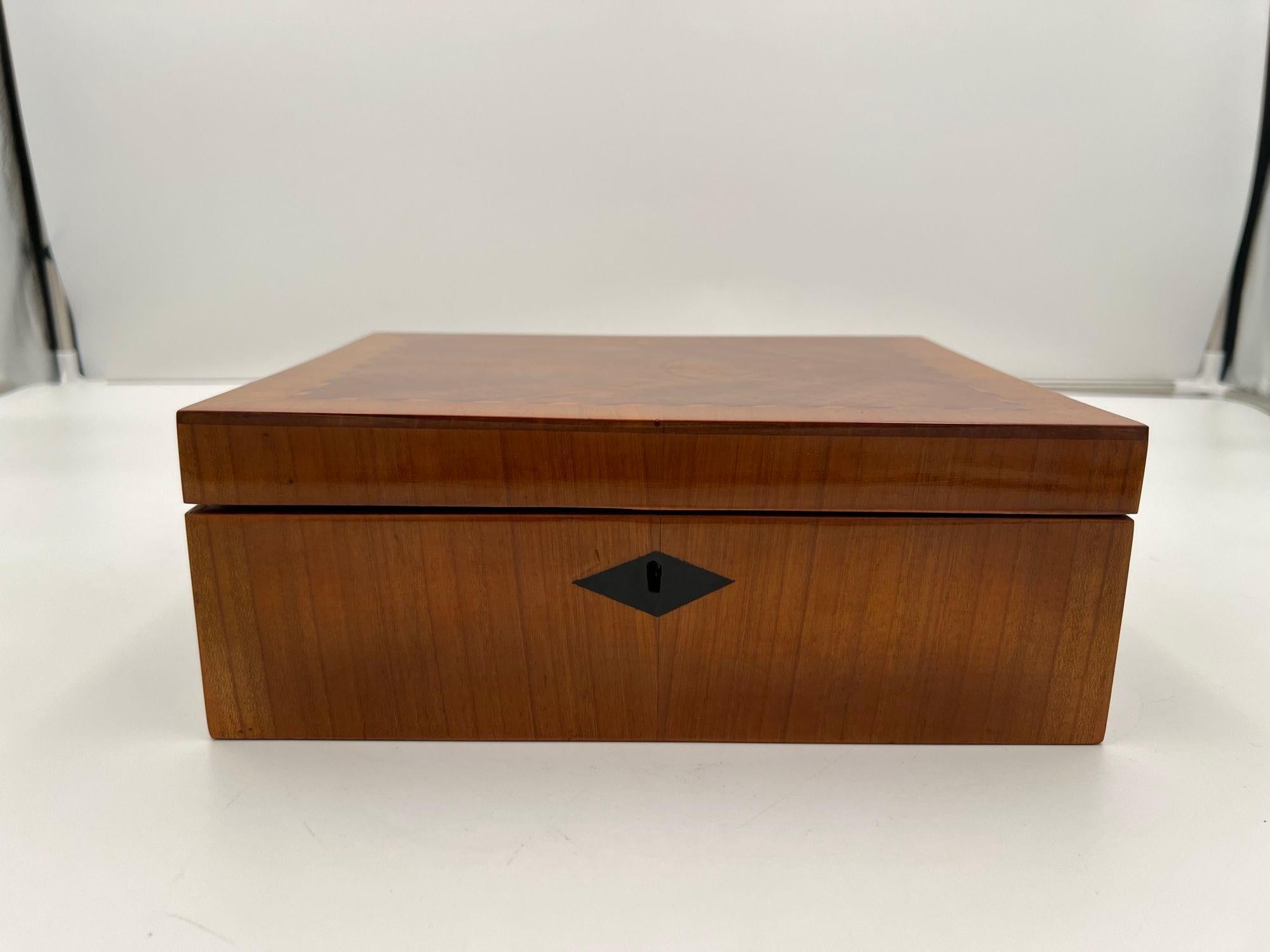 Gorgeous antique Biedermeier Box, Cherry Wood with Inlays, Austria circa 1820.
Cherrywood veneered. Inlays in maple, pearwood and walnut on the top lid.
Inside with mirror and 1 drawer. Ebonized key crest.
Restored and hand polished with