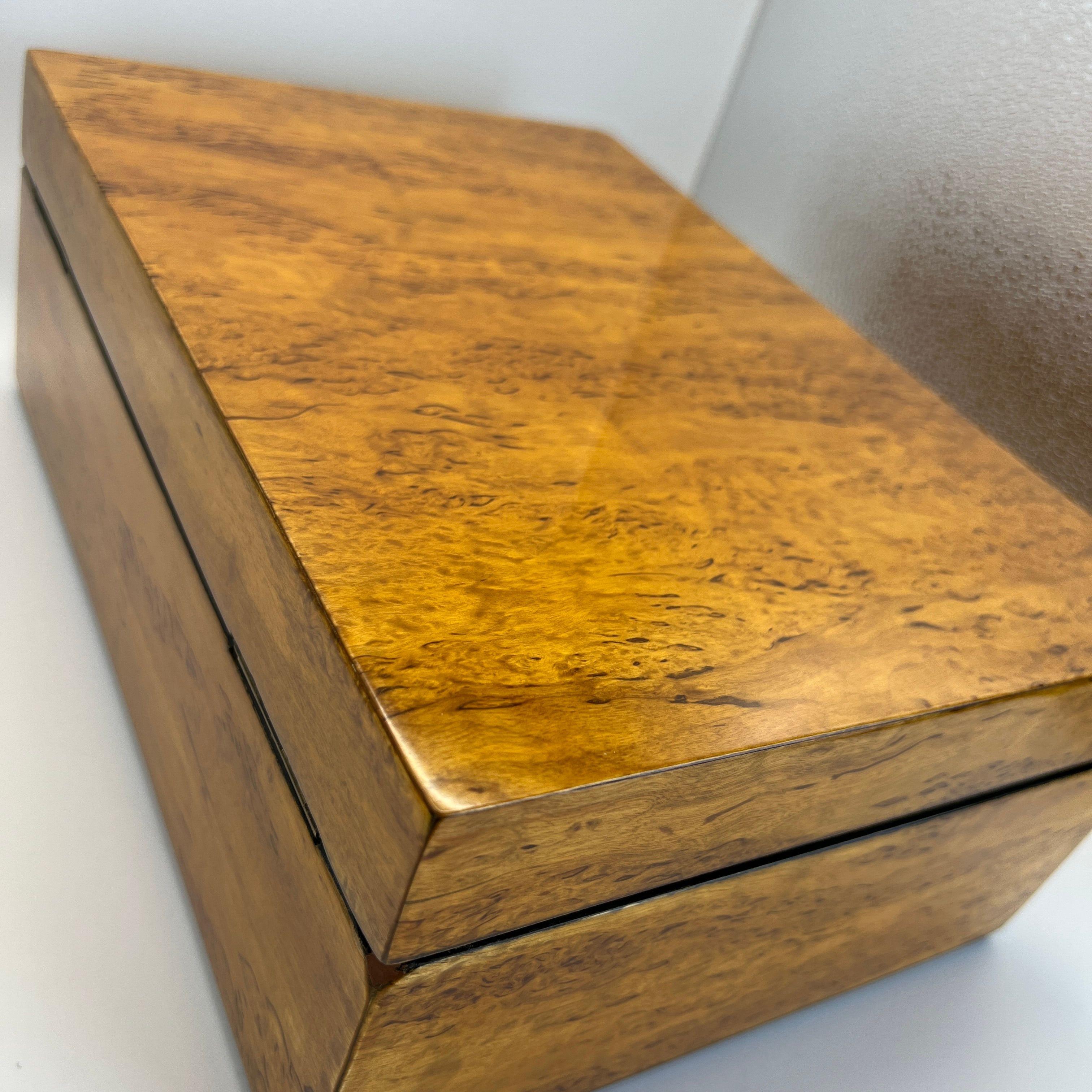 Boîte Biedermeier, bouleau, laiton, Allemagne, vers 1840 en vente 1