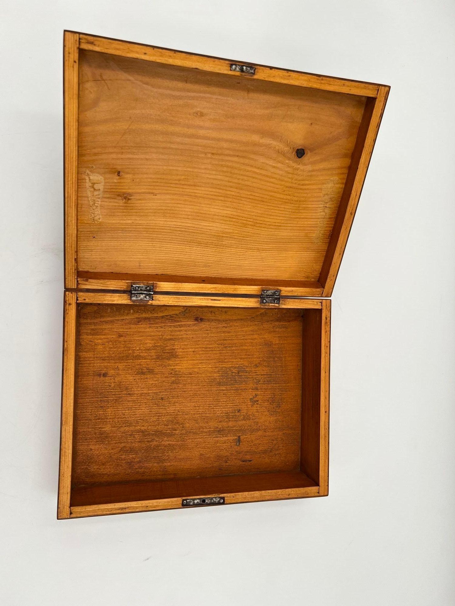Biedermeier Box, Walnut, Maple, Austria circa 1820 For Sale 11