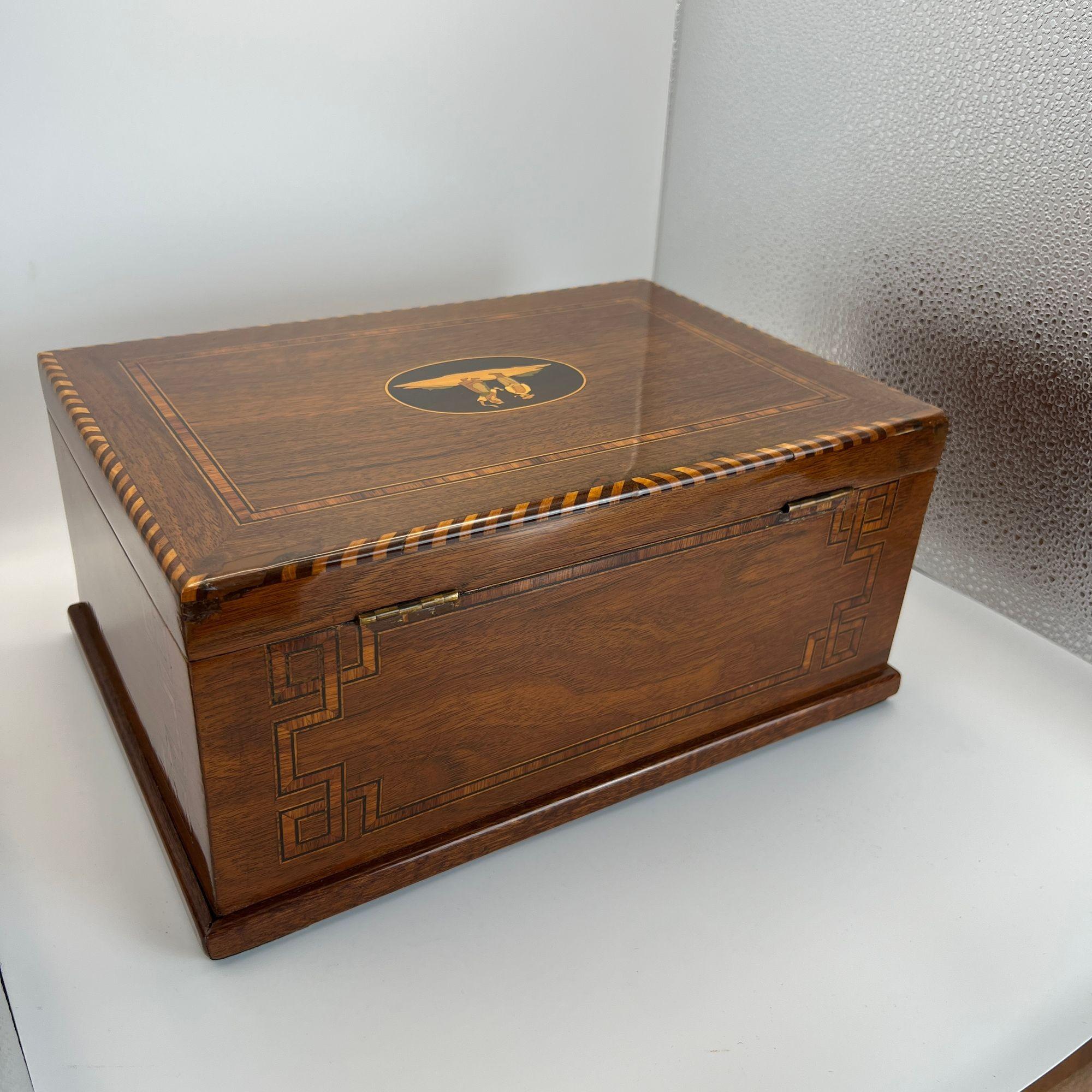 Boîte Biedermeier, Noyer sur Oak, Incrustations, Allemagne du Sud vers 1850 en vente 4