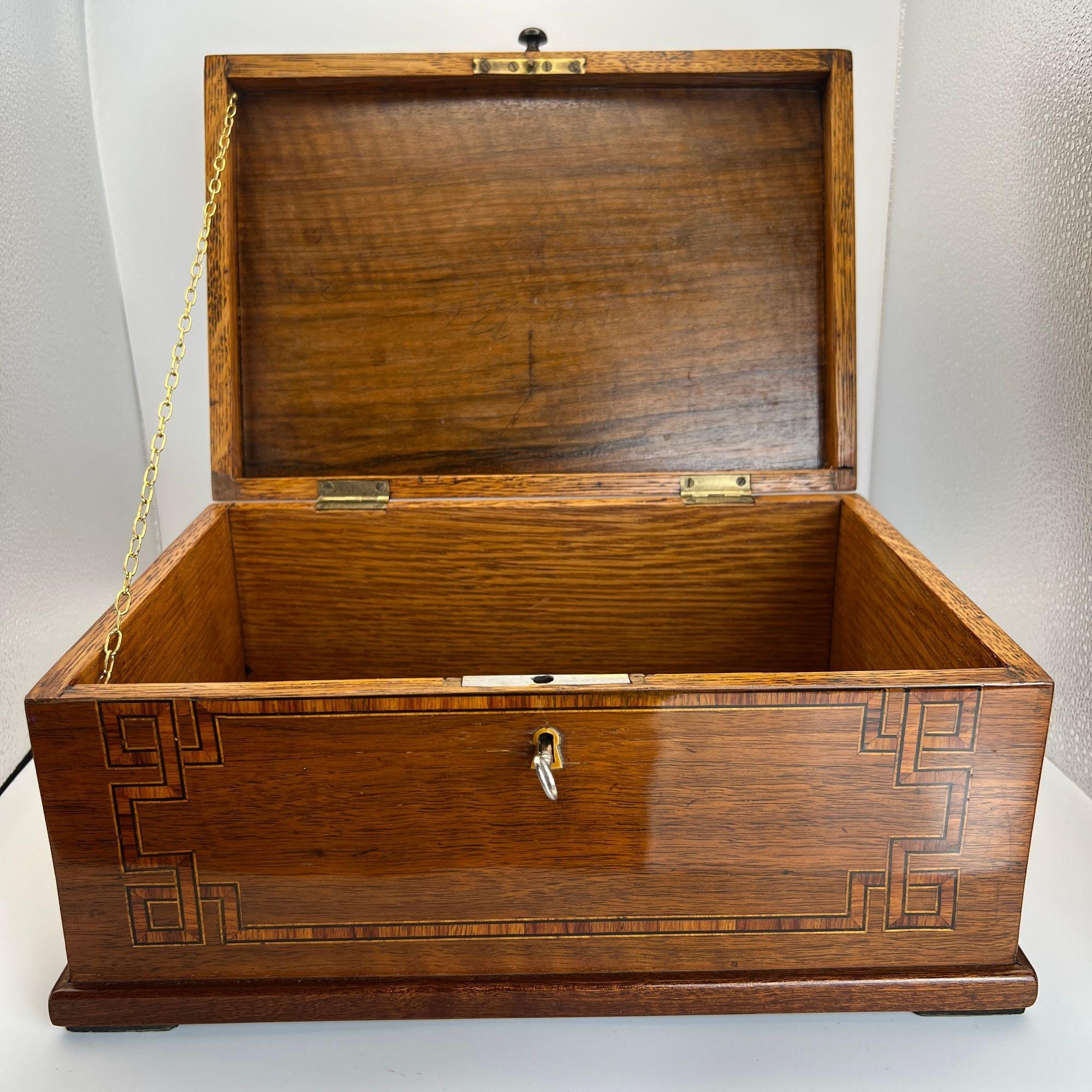 Boîte Biedermeier, Noyer sur Oak, Incrustations, Allemagne du Sud vers 1850 en vente 8