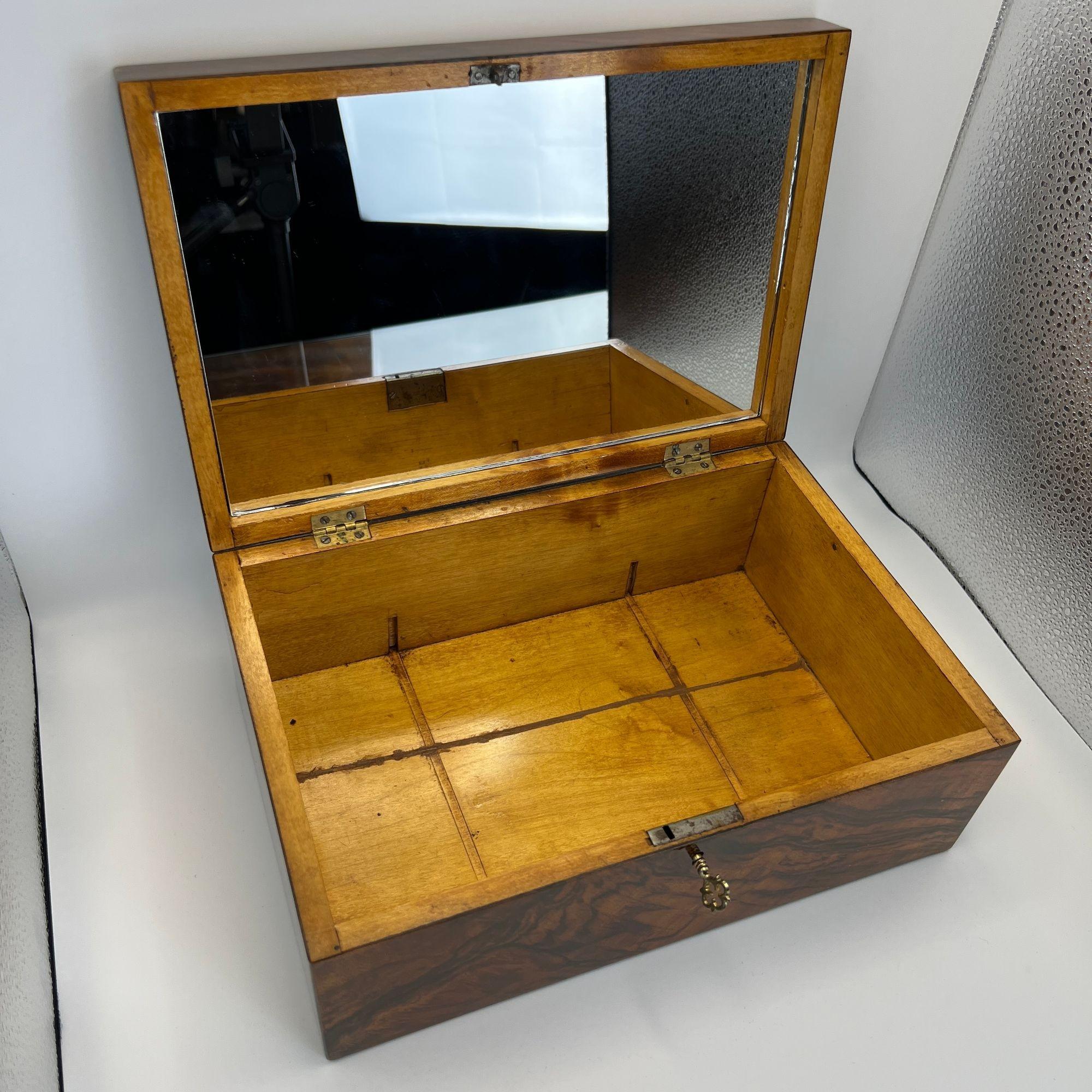 Boîte Biedermeier, placage de noyer sur érable, Autriche, vers 1840 en vente 7