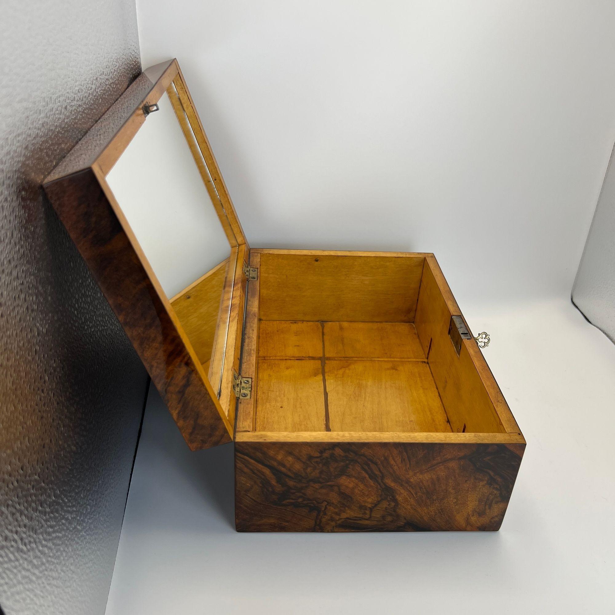 Boîte Biedermeier, placage de noyer sur érable, Autriche, vers 1840 en vente 10