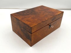 Biedermeier-Schachtel, Nussbaumfurnier, Süddeutschland um 1830