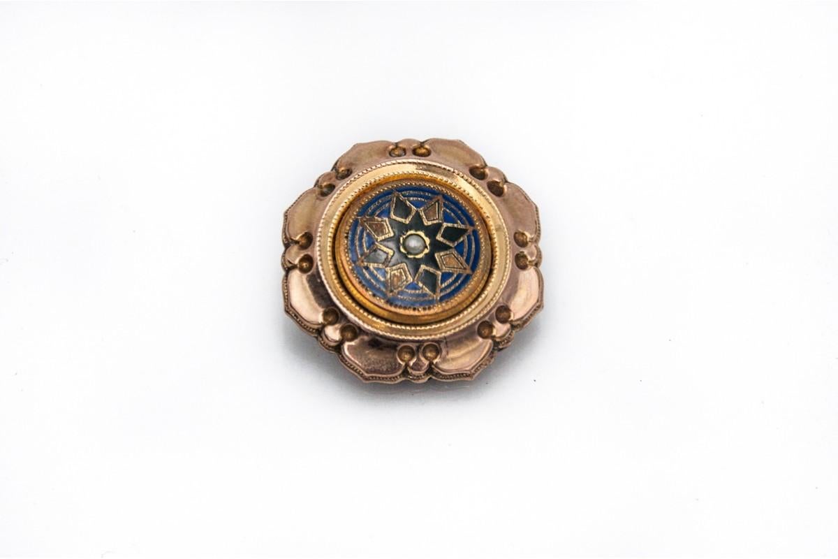 Victorian Biedermeier brooch with enamel and pearl from the mid-19th century.
