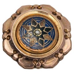 Biedermeier brooch with enamel and pearl from the mid-19th century.