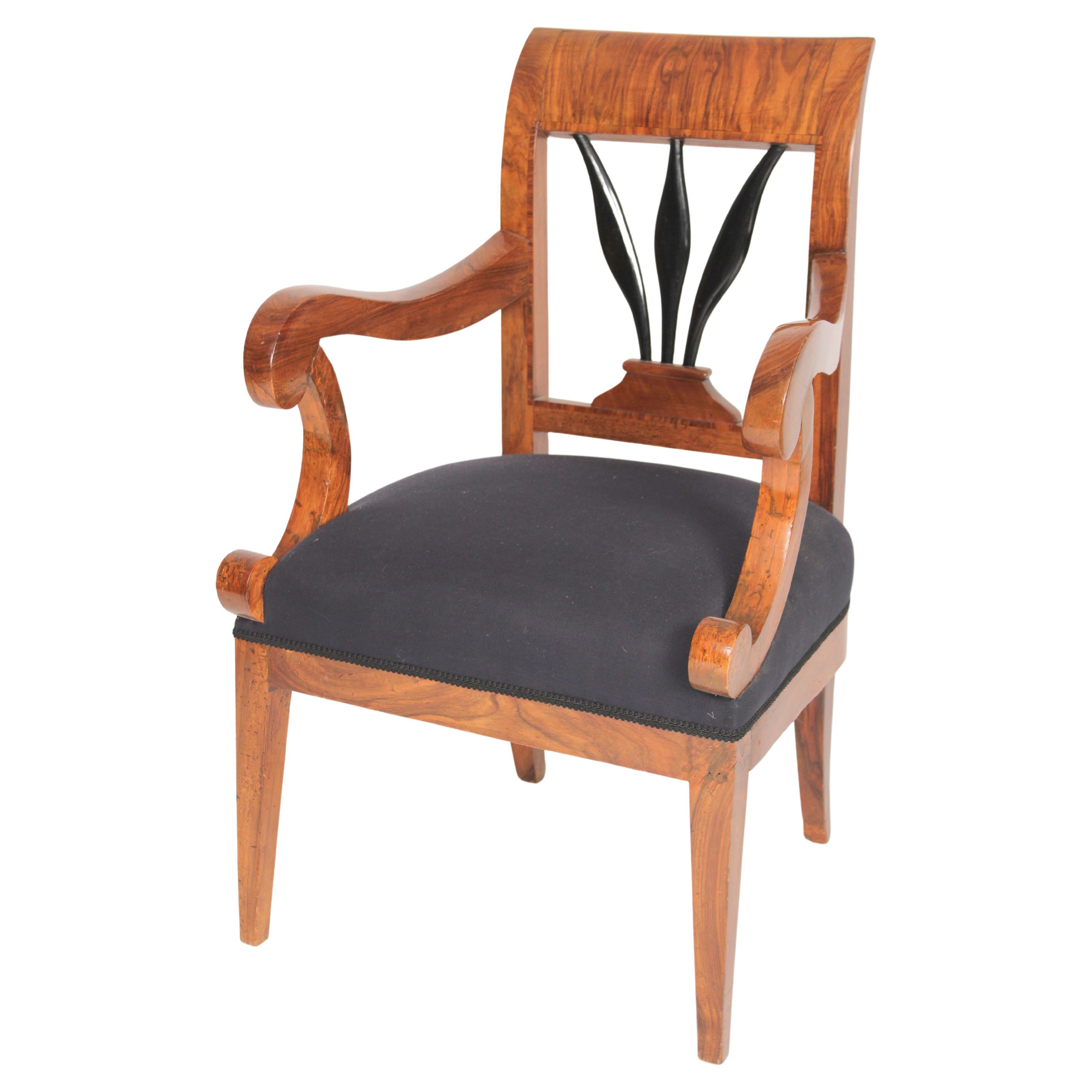 Sessel aus Nussbaumholz von Biedermeier