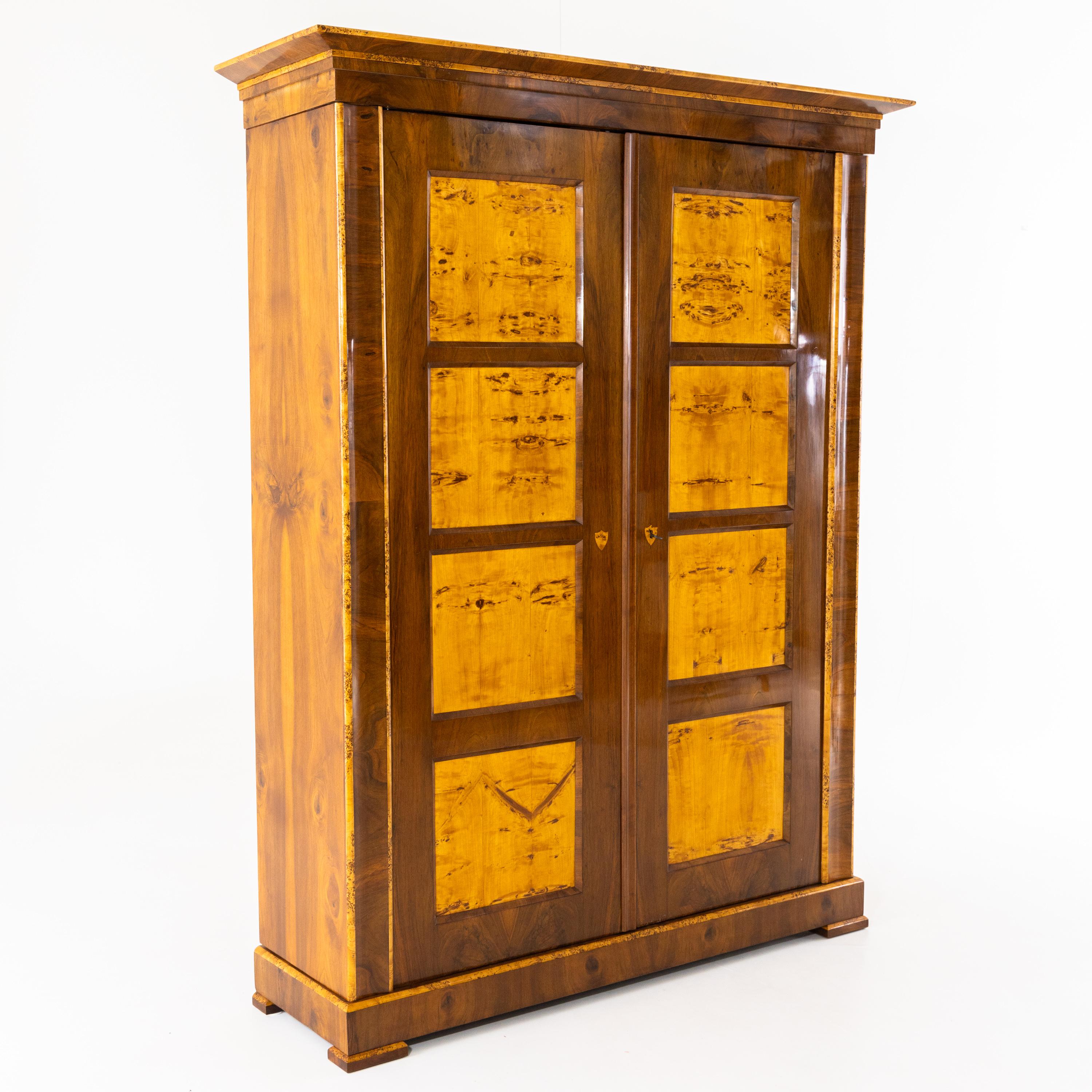 Biedermeier-Schrank, um 1835 im Angebot 6