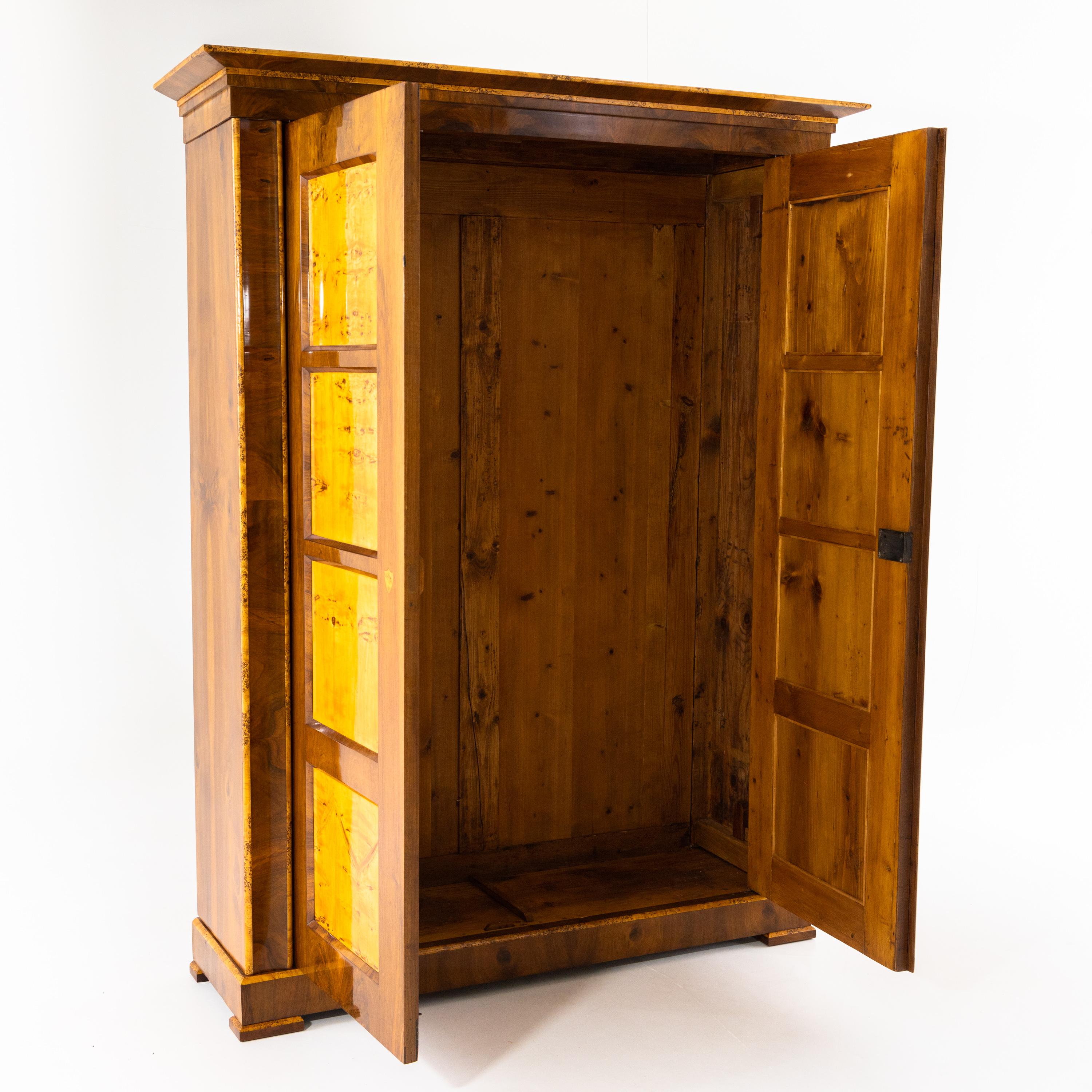 Biedermeier-Schrank, um 1835 im Zustand „Gut“ im Angebot in Greding, DE