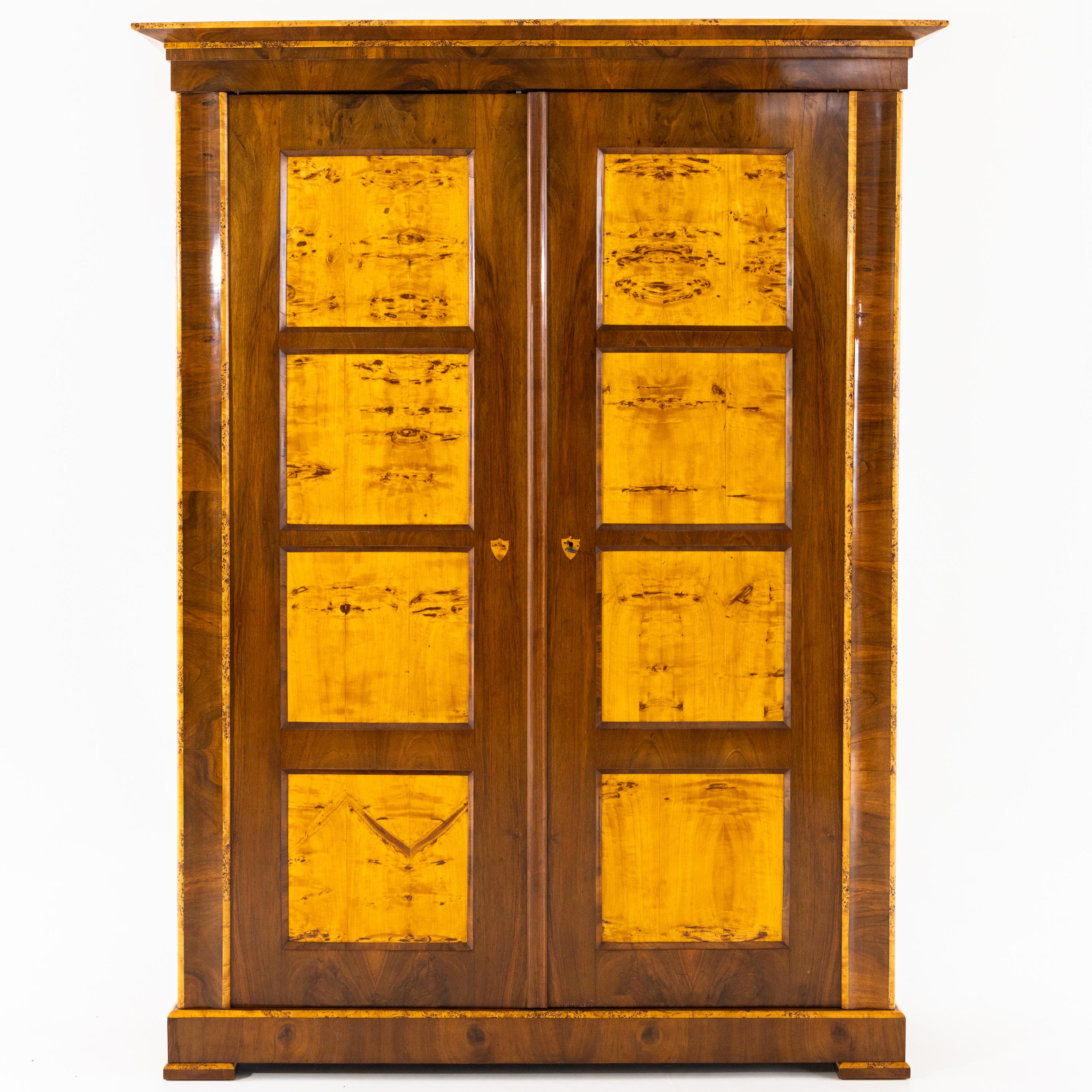 Biedermeier-Schrank, um 1835 im Angebot 2