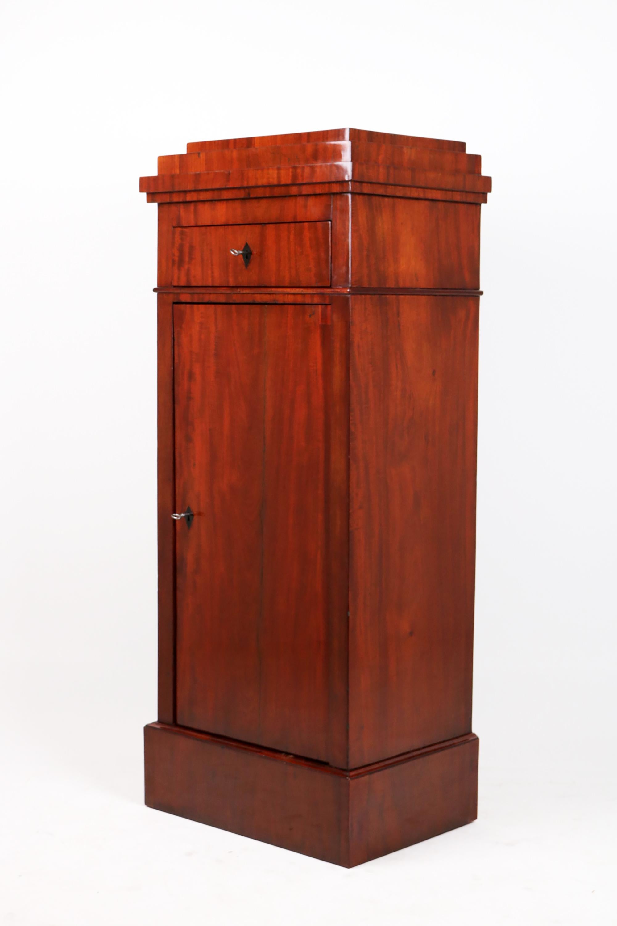 Biedermeier Cabinet from, Early 19th Century In Good Condition For Sale In Stahnsdorf, DE