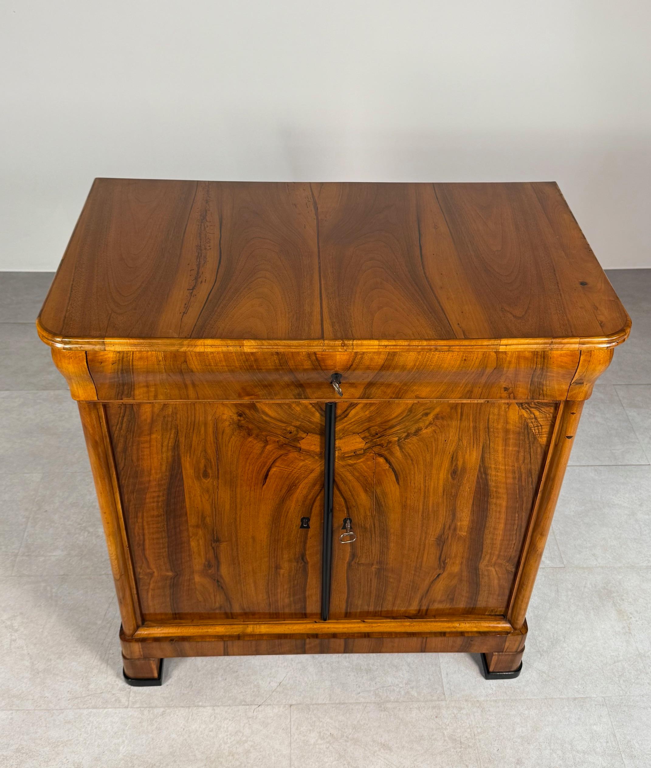 Armario Biedermeier en chapa de nogal, Alemania, S. XIX en Bueno estado para la venta en Wrocław, Poland