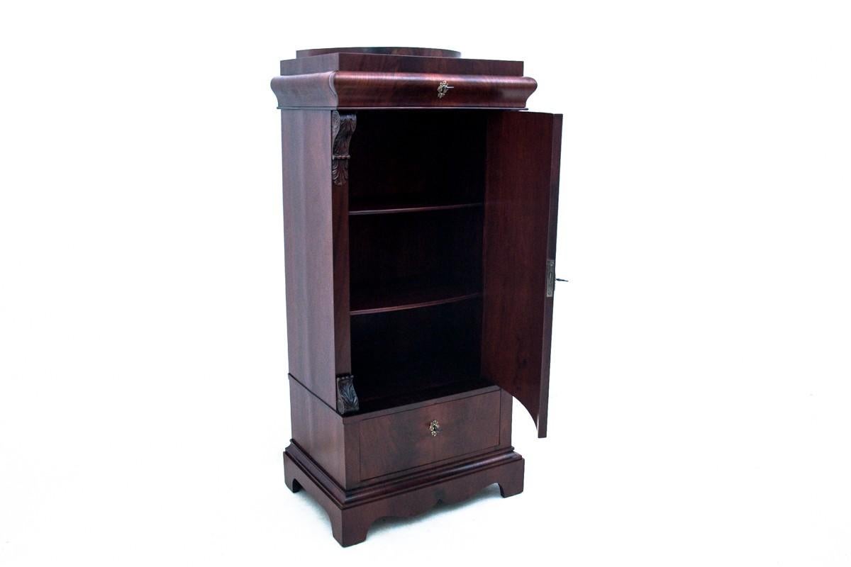 Biedermeier Cabinet, Northern Europe, circa 1860, After Renovation In Good Condition For Sale In Chorzów, PL