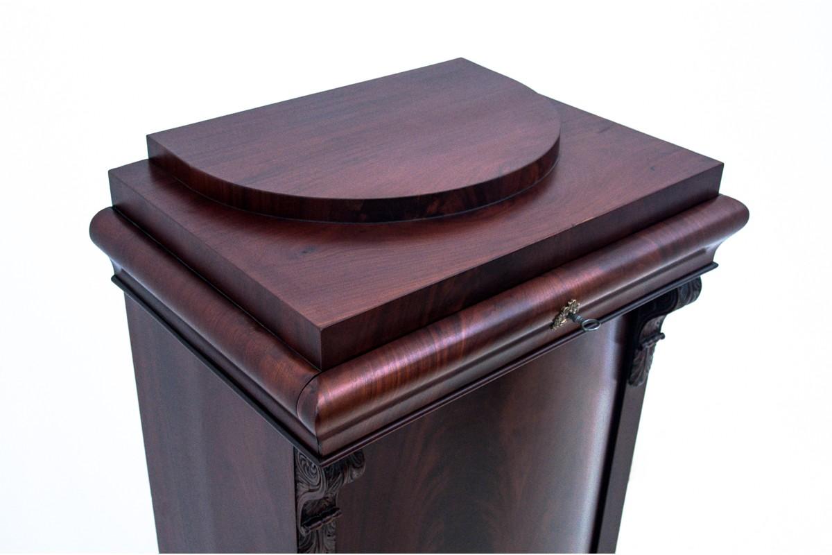 Noyer Cabinet Biedermeier, Europe du Nord, vers 1860. en vente