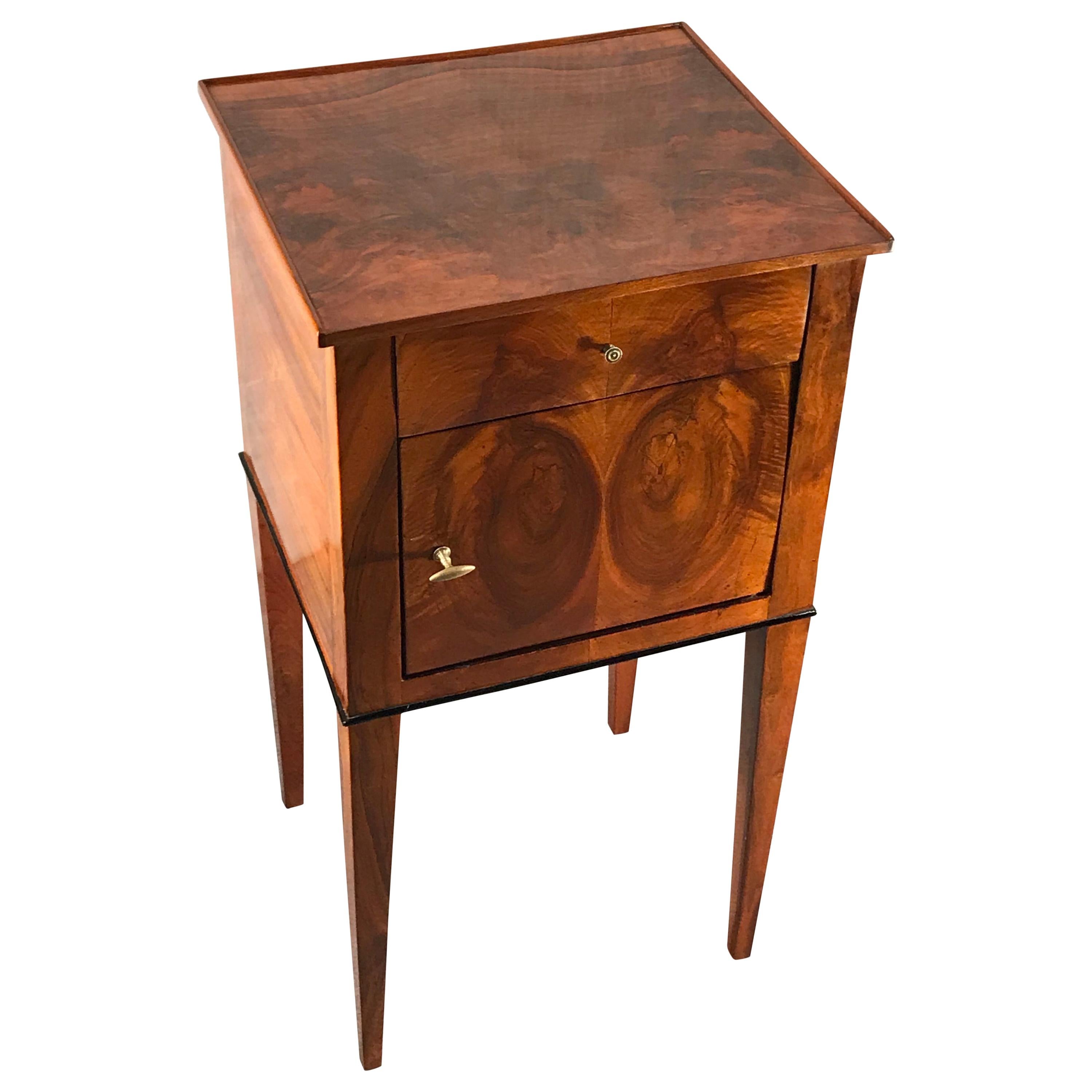 Cabinet Biedermeier, Allemagne du Sud 1810, Noyer en vente