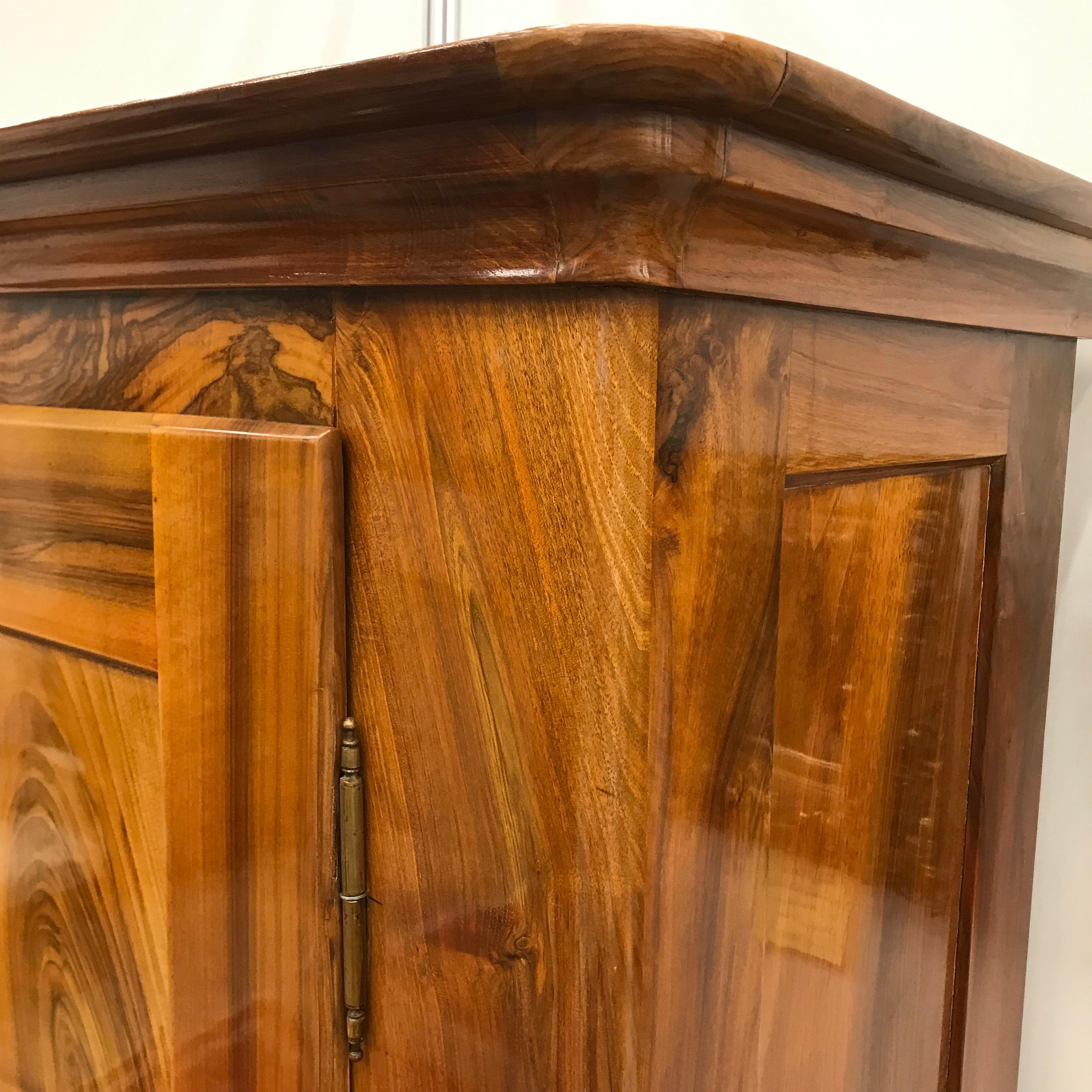 Armoire Biedermeier, Allemagne du Sud, 1820 Bon état à Belmont, MA