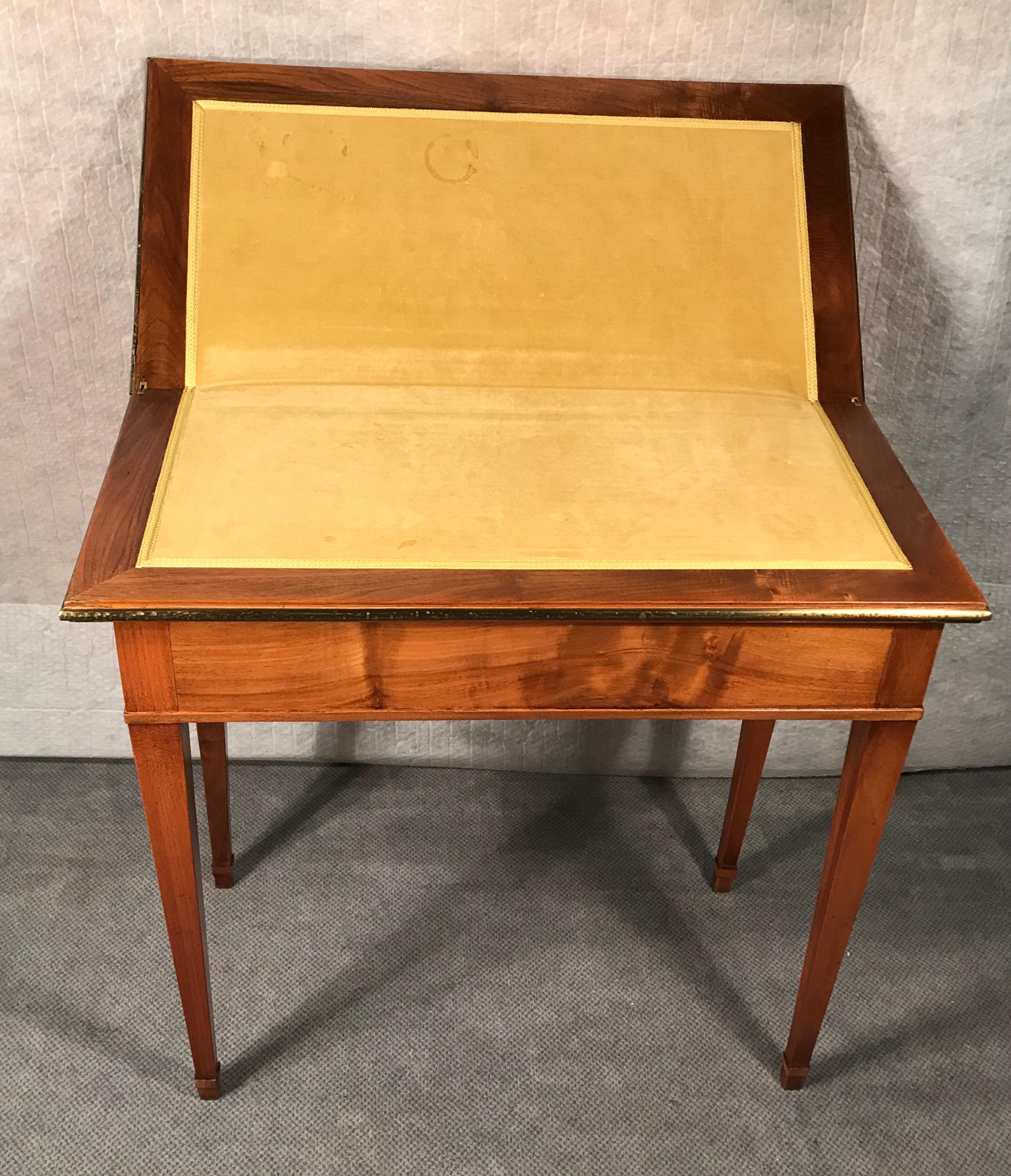 Biedermeier Card Table, South German 1820, Walnut In Good Condition For Sale In Belmont, MA