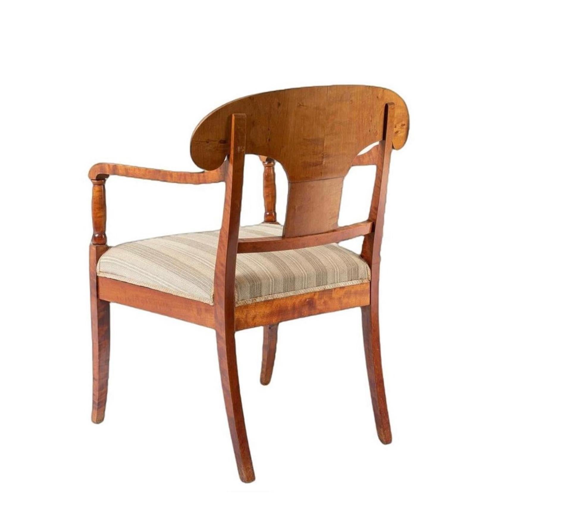 Suédois Fauteuils de sculpteur Biedermeier suédois de la fin des années 1800, en bouleau doré matelassé antique