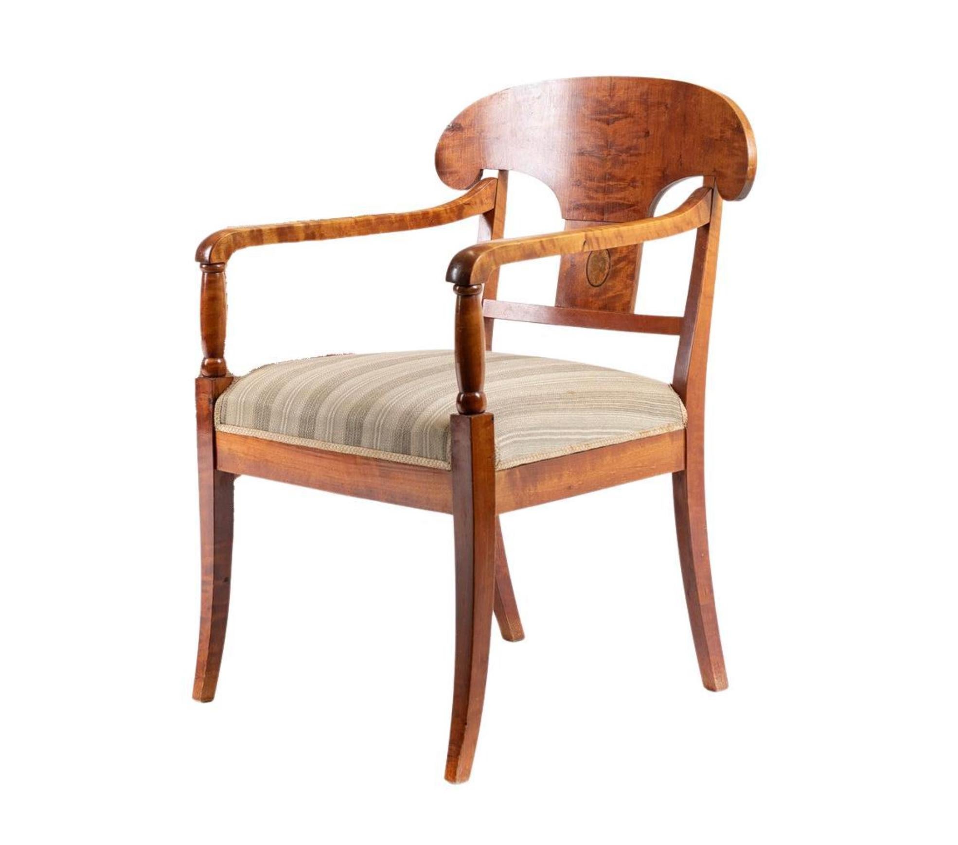Sculpté Fauteuils de sculpteur Biedermeier suédois de la fin des années 1800, en bouleau doré matelassé antique