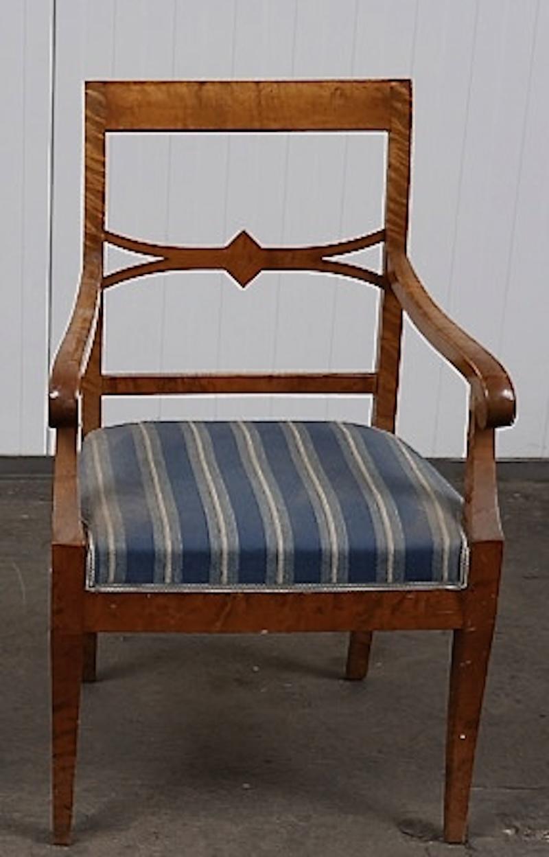 Suédois Fauteuils de sculpteur Biedermeier suédois de la fin des années 1800, en bouleau doré matelassé ancien en vente