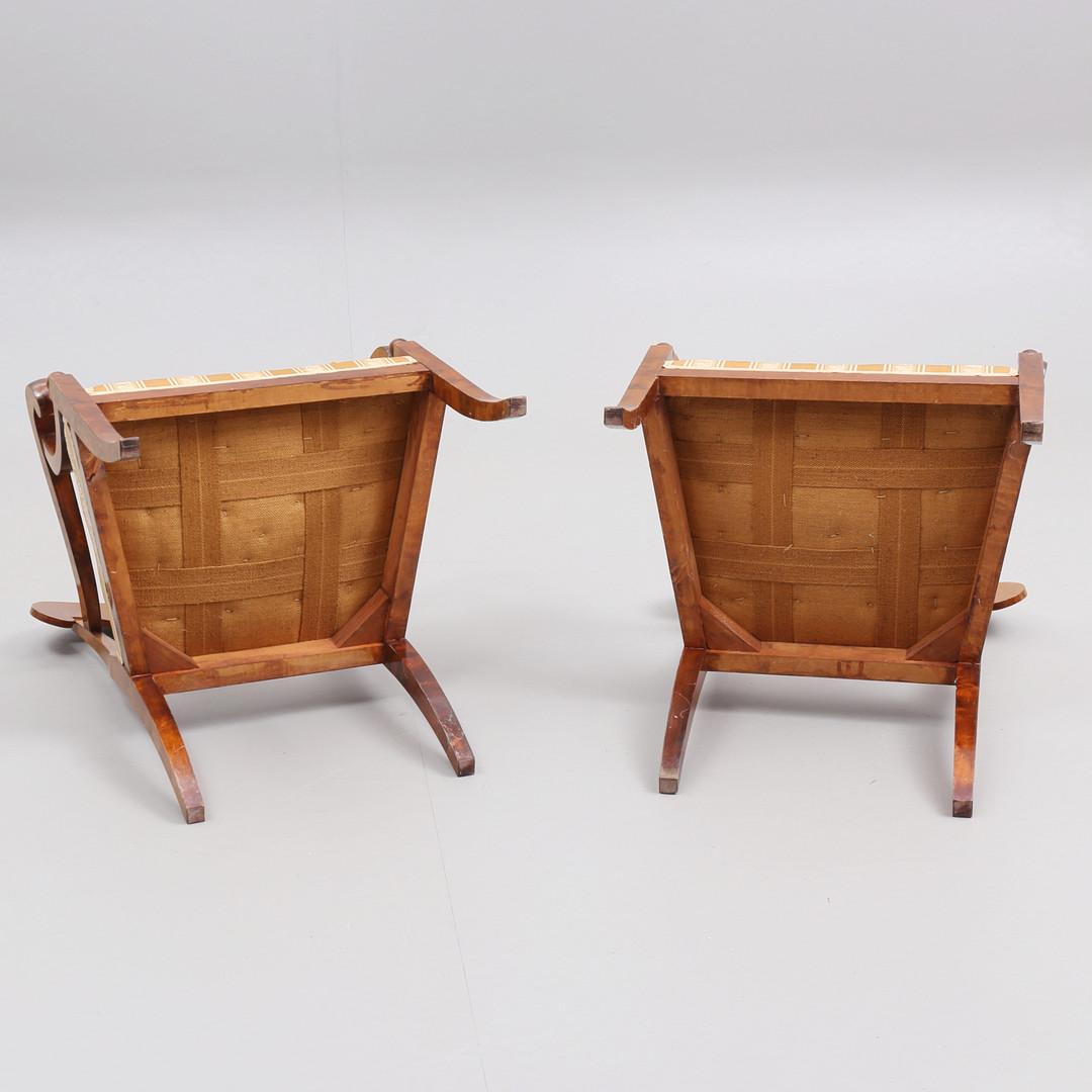 Swedish Biedermeier Empire pair of antique carver chairs in highest grade quilted golden birch veneers finished in a honey color French polish finish with rounded arms.

They have fully webbed seats for maximum comfort and the gently curved front
