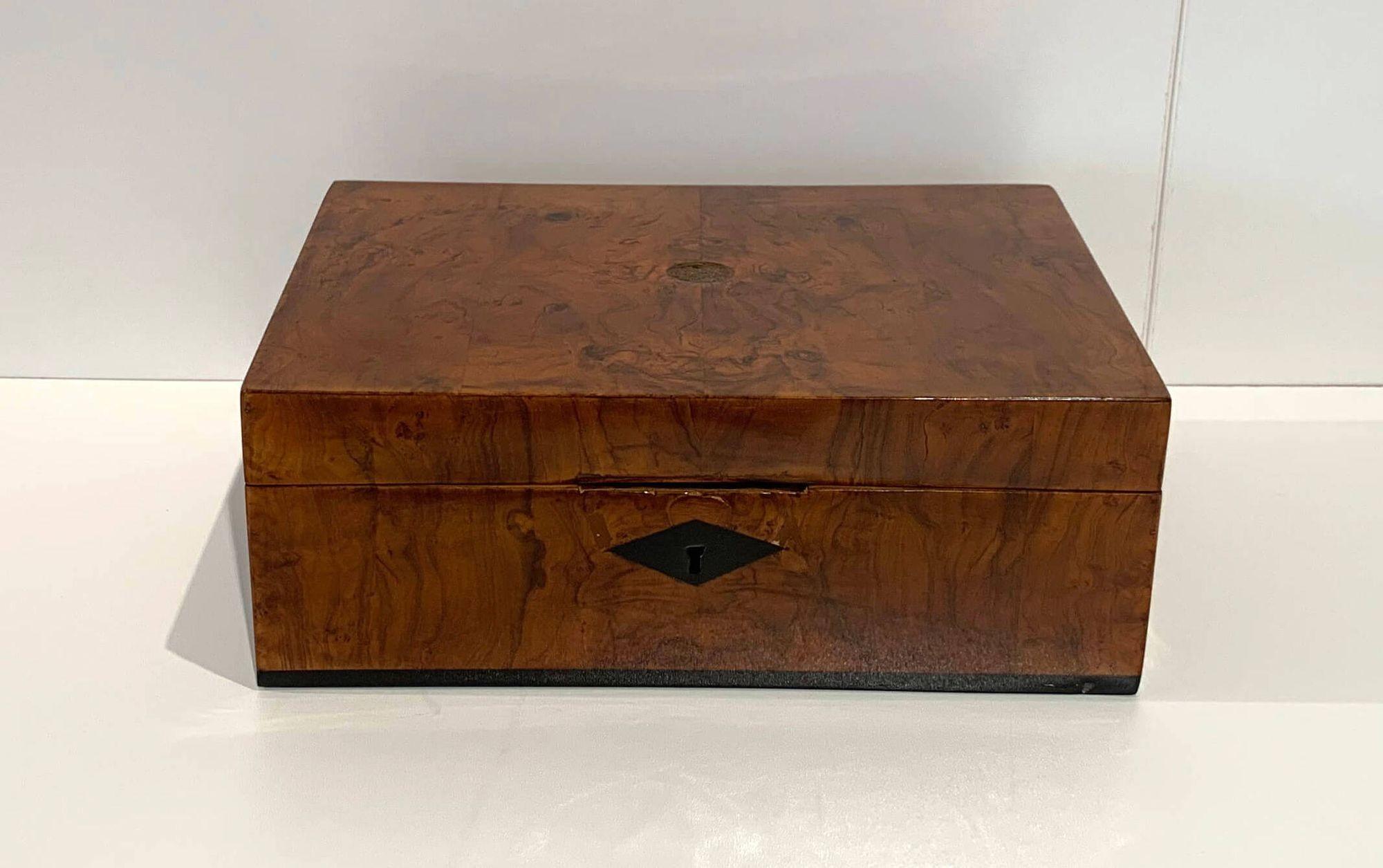 Biedermeier Casket Box, Walnut and Ebony, South Germany, circa 1820 For Sale 9