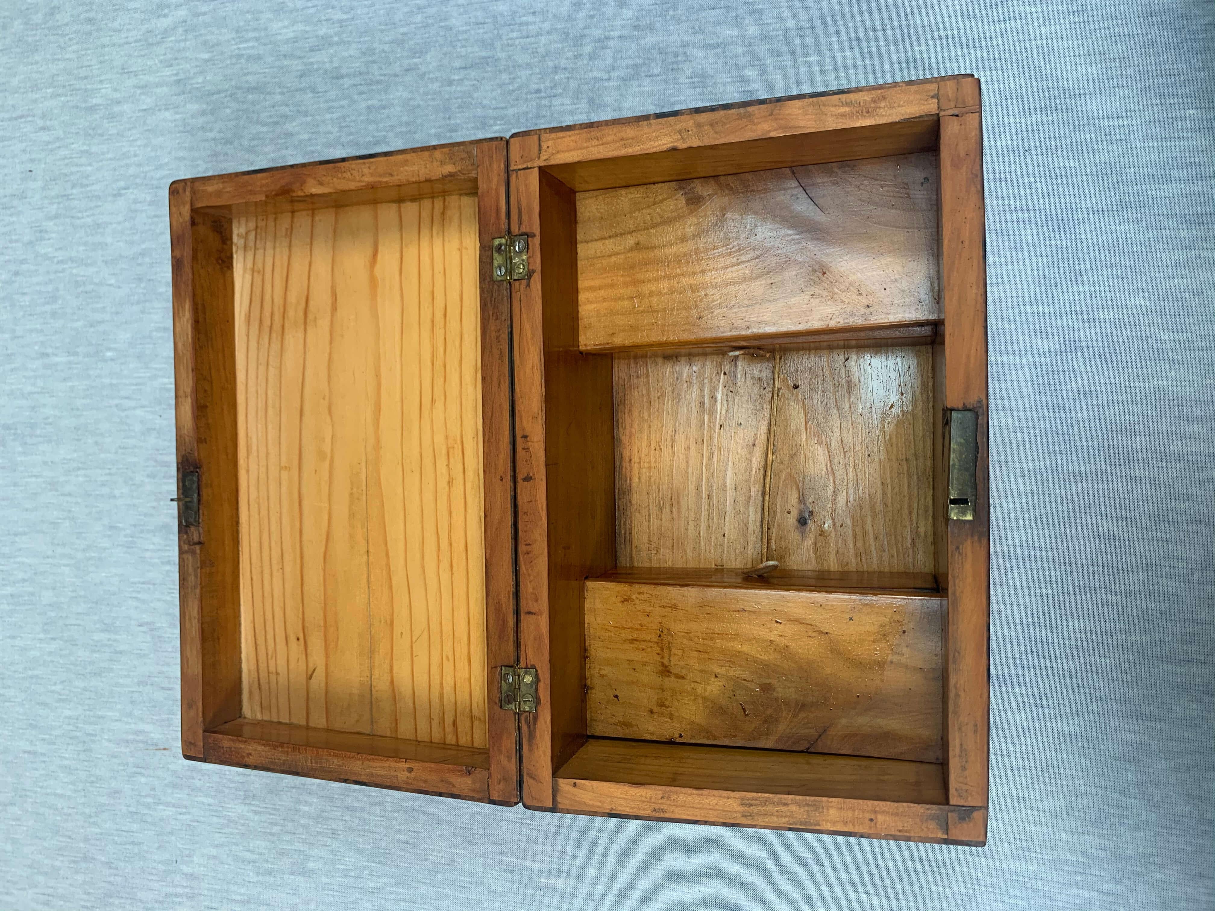 Biedermeier Box, Nussbaum Roots Furnier mit Inlays, Süddeutschland 7