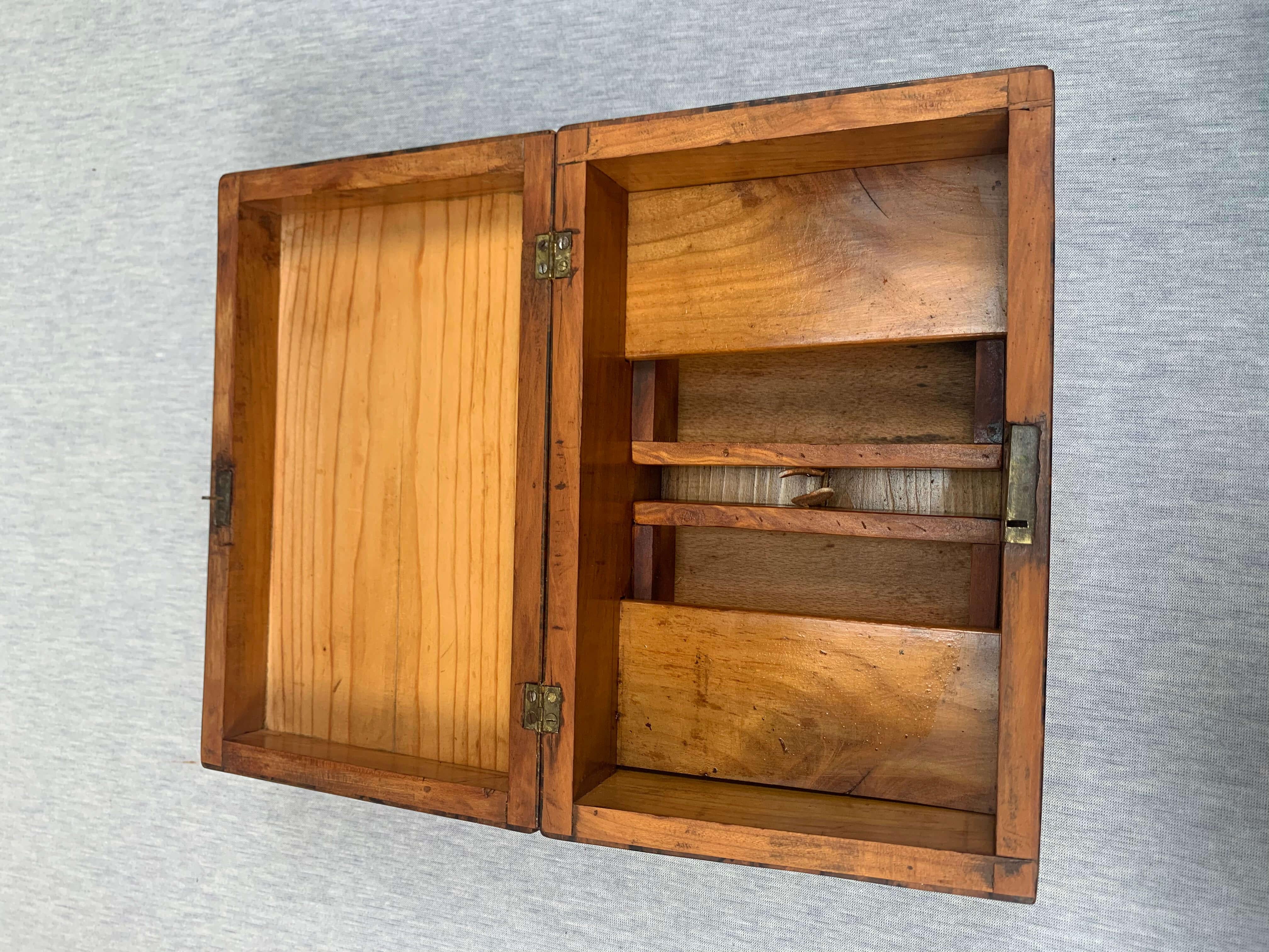 Biedermeier Box, Nussbaum Roots Furnier mit Inlays, Süddeutschland 8