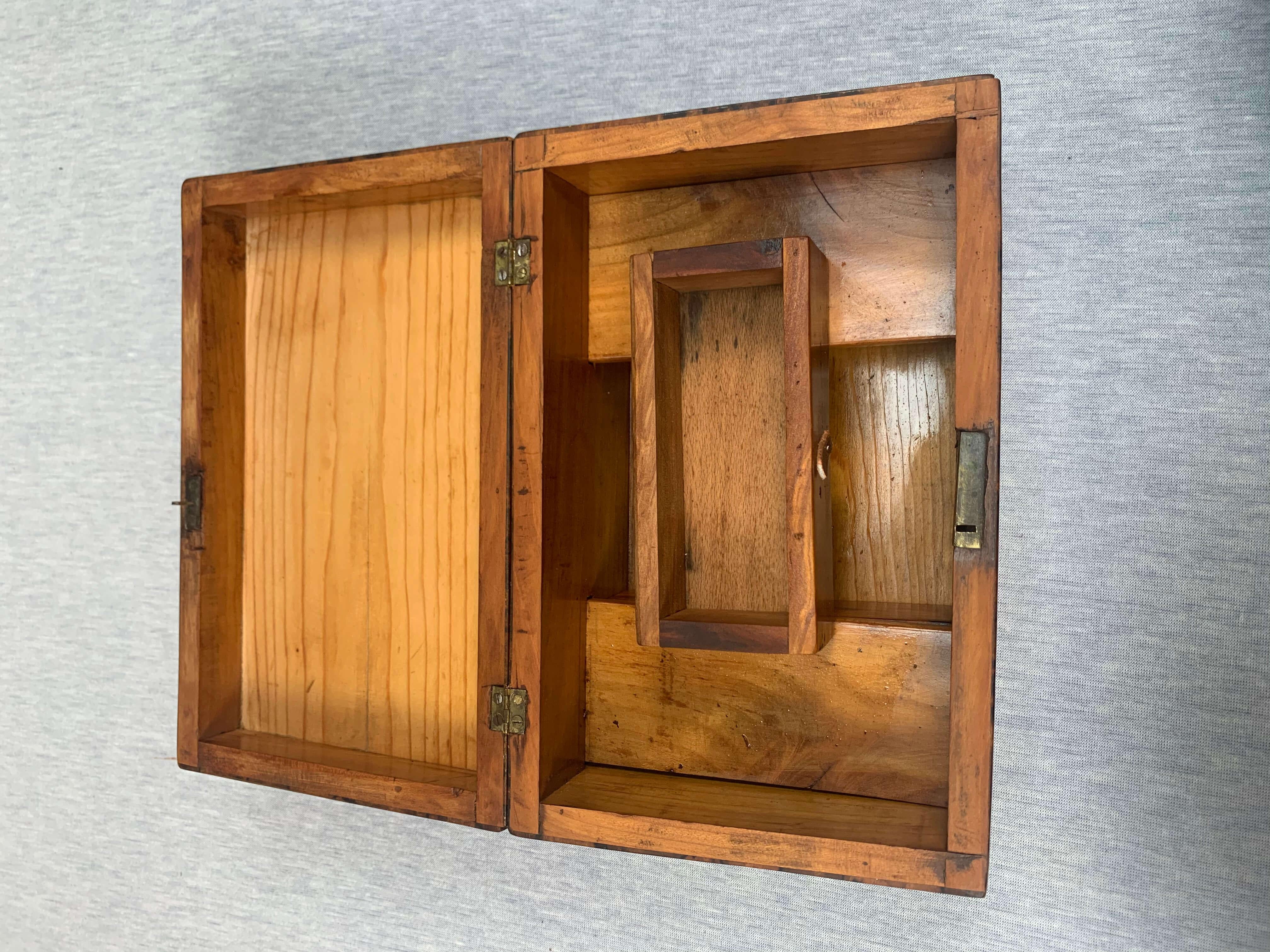 Biedermeier Box, Nussbaum Roots Furnier mit Inlays, Süddeutschland 9